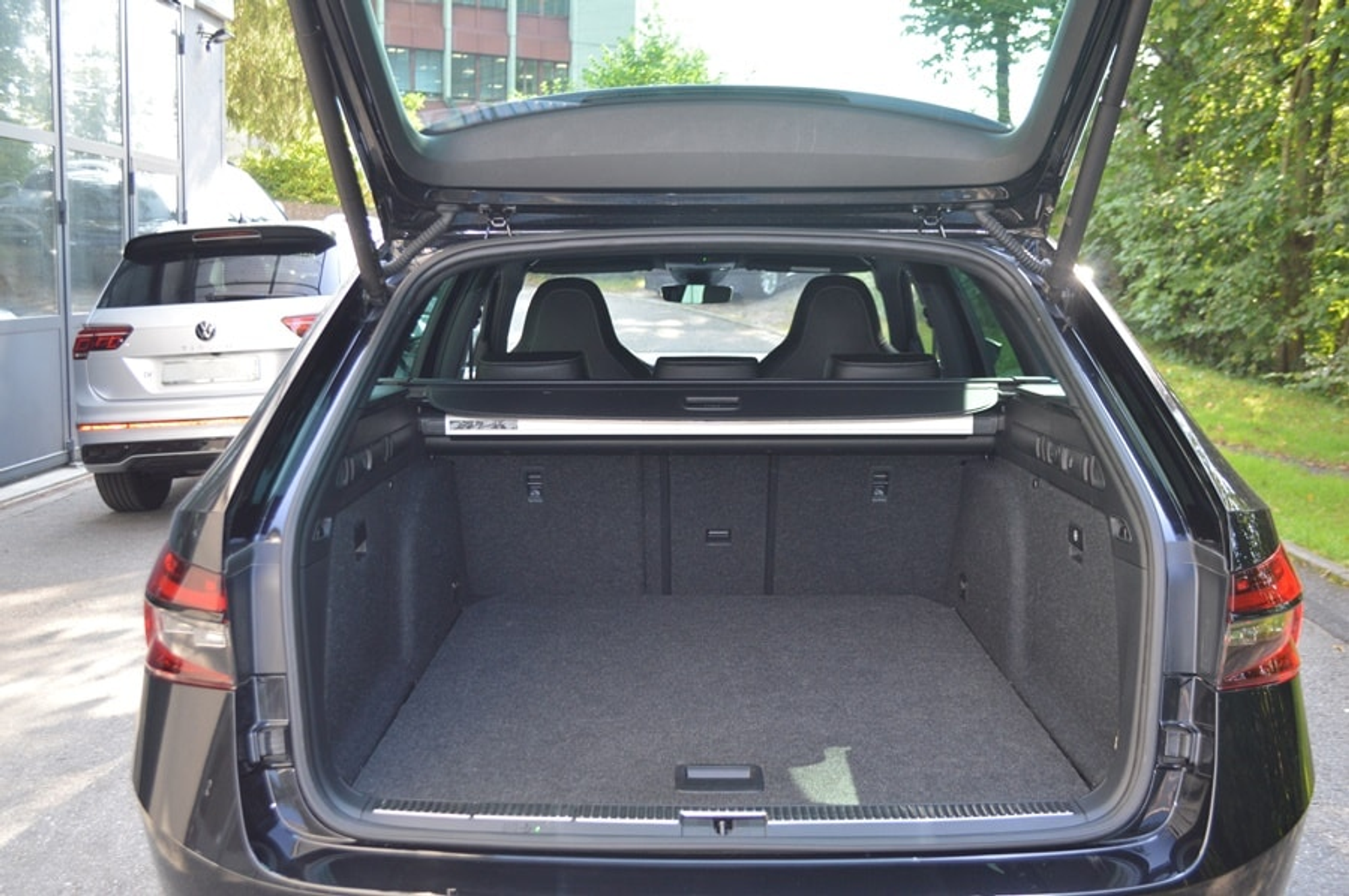 listing desktop thumbnail image 11