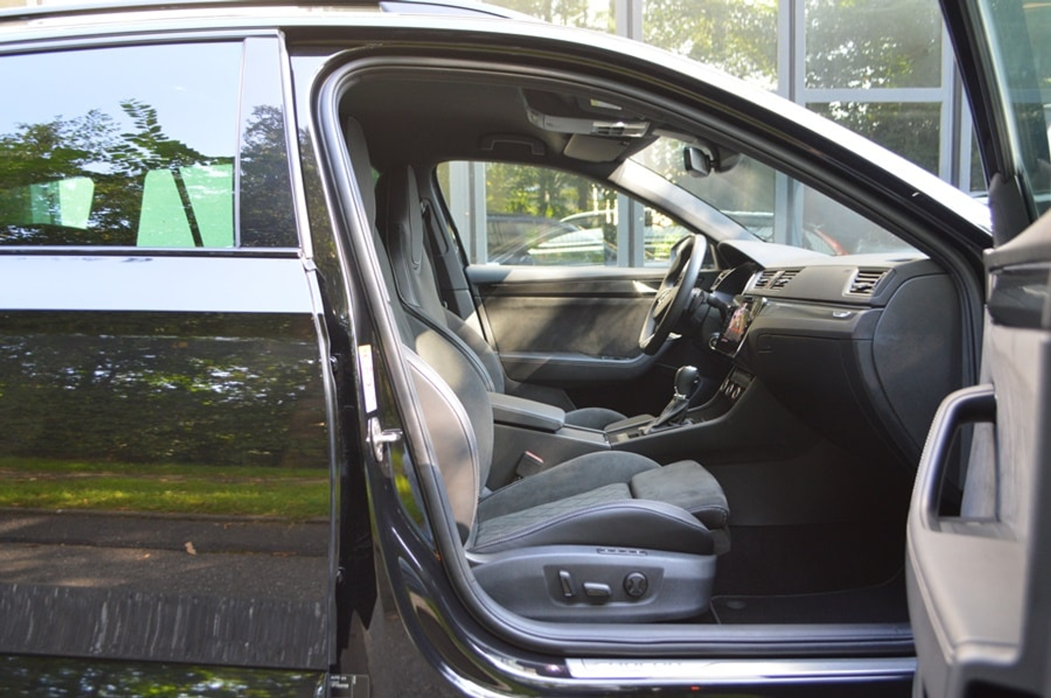 listing desktop thumbnail image 5