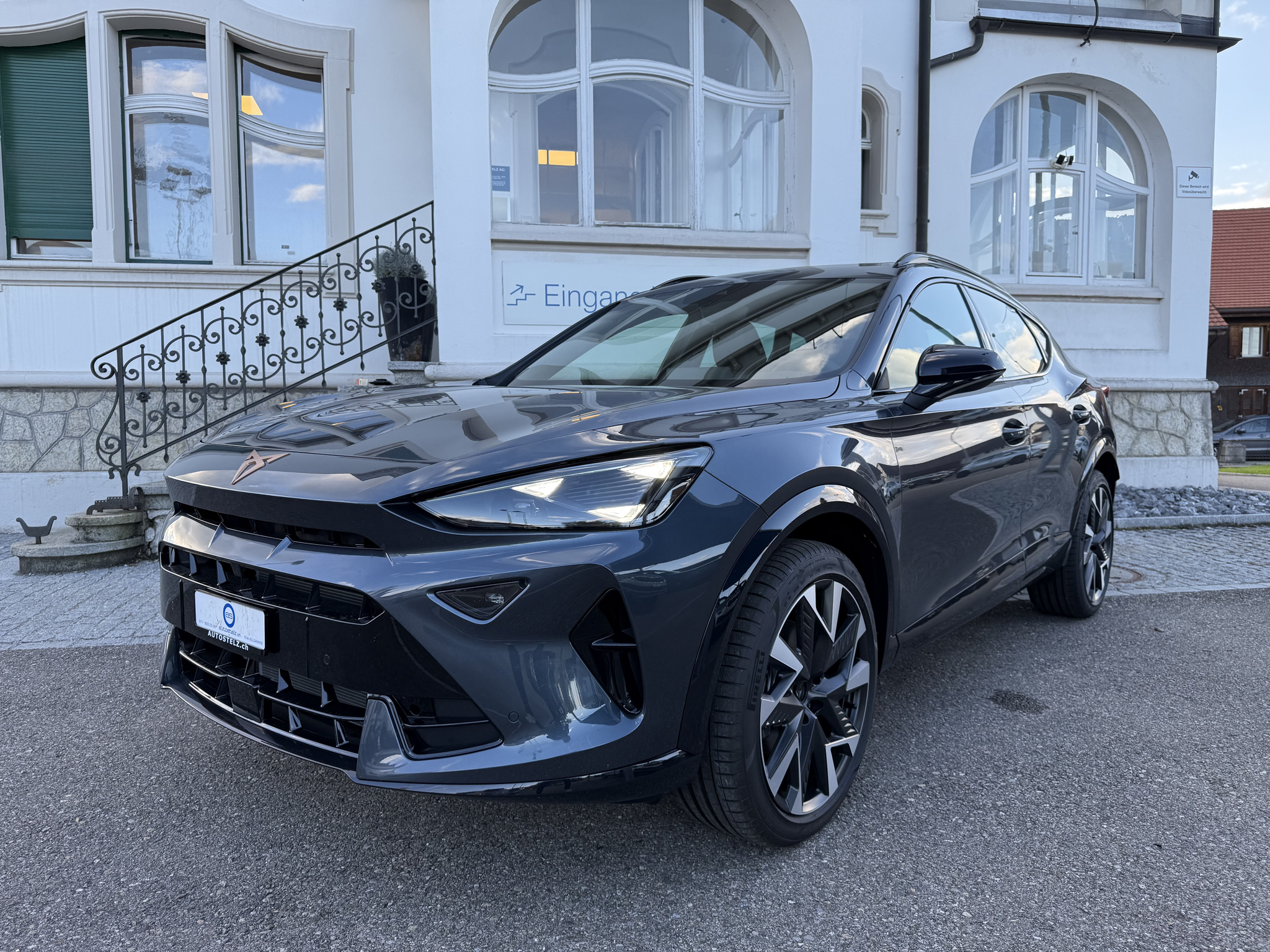 listing desktop thumbnail image 1