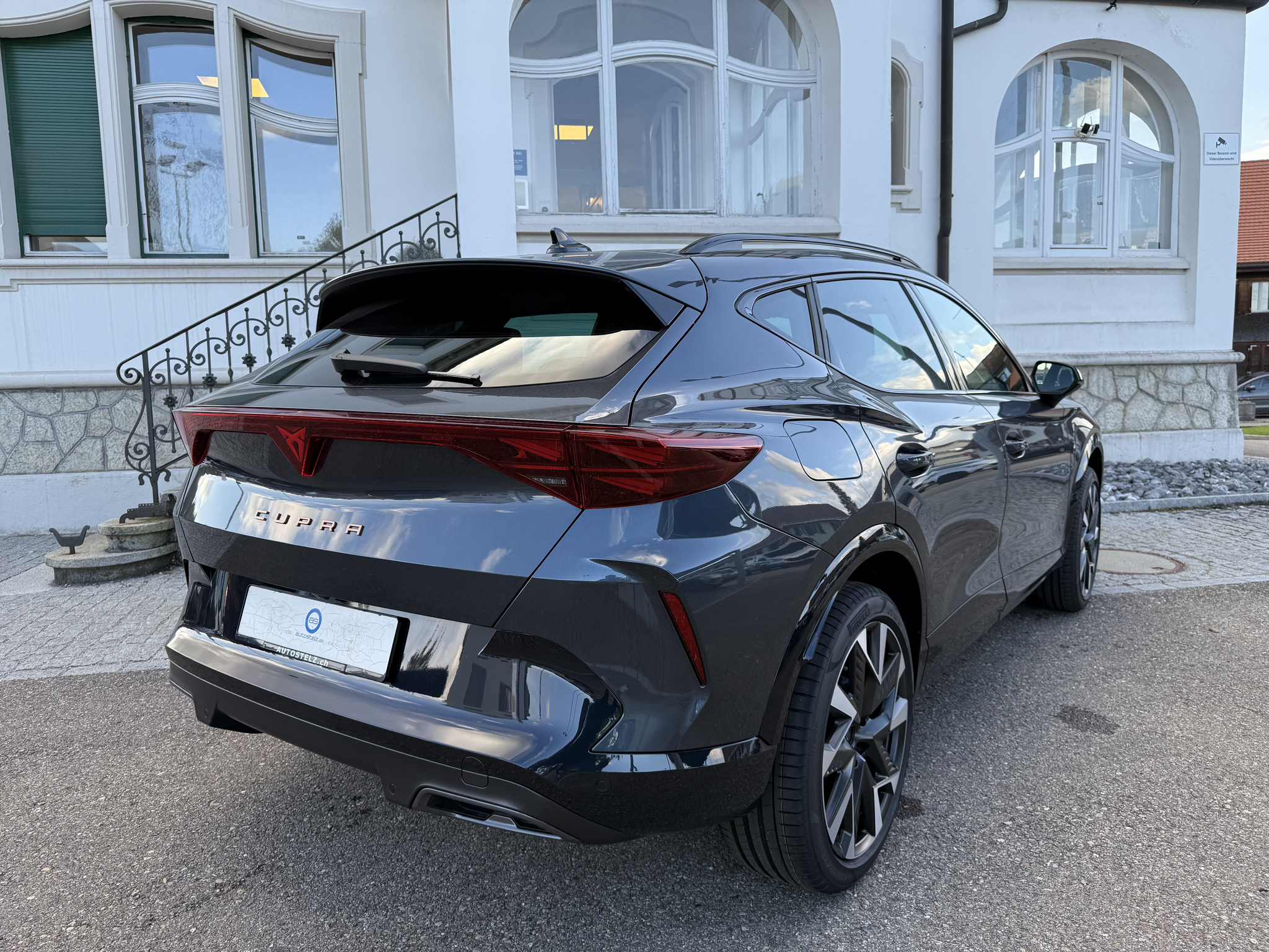 listing desktop thumbnail image 4