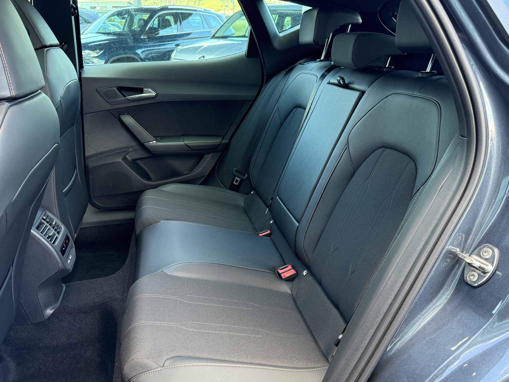 listing desktop thumbnail image 7