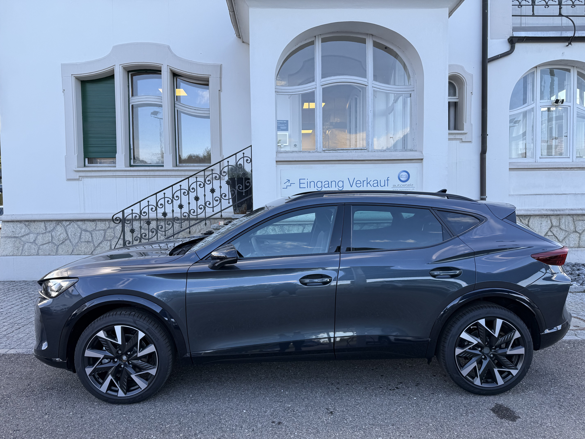 listing desktop thumbnail image 2