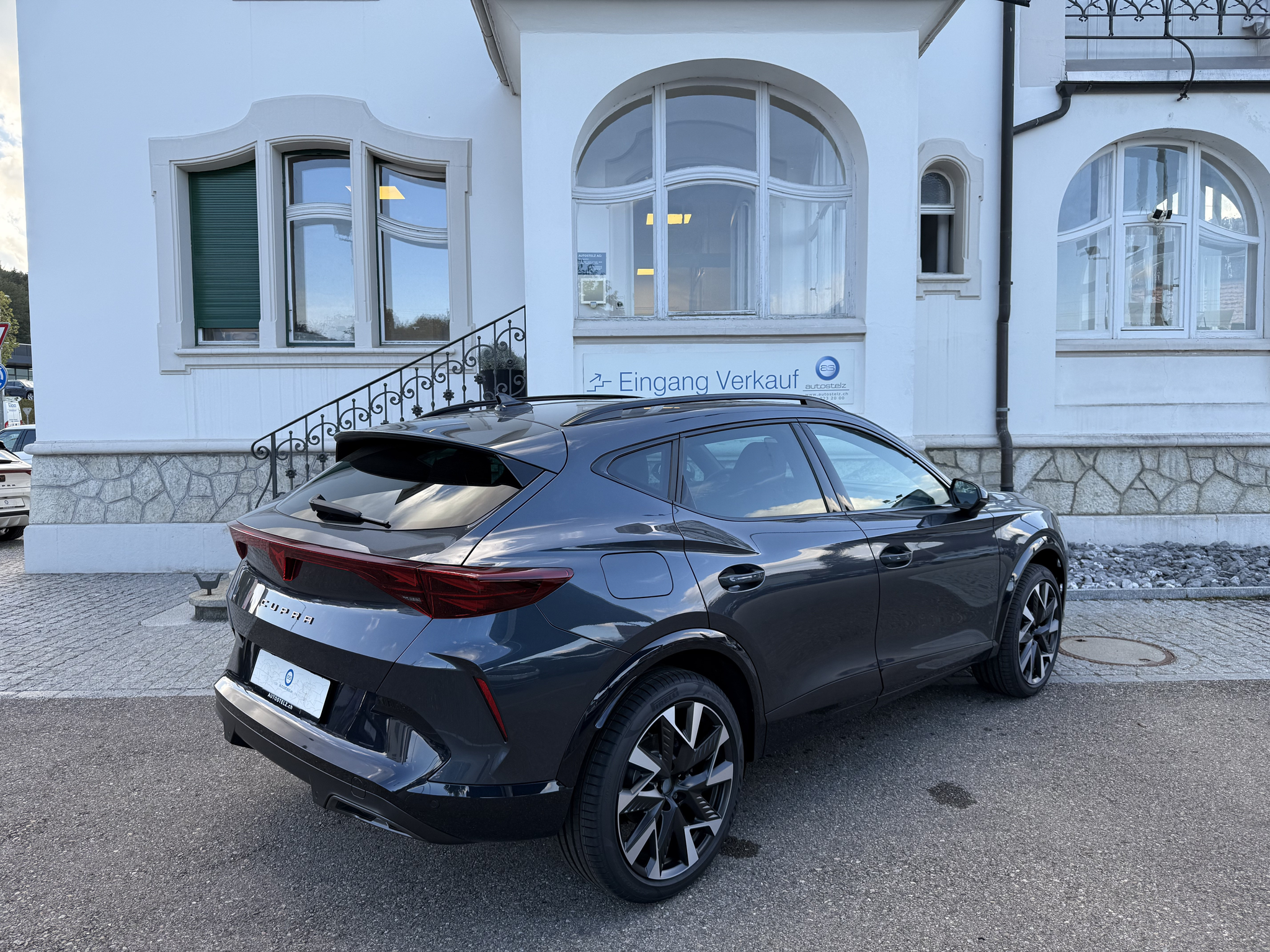 listing desktop thumbnail image 3