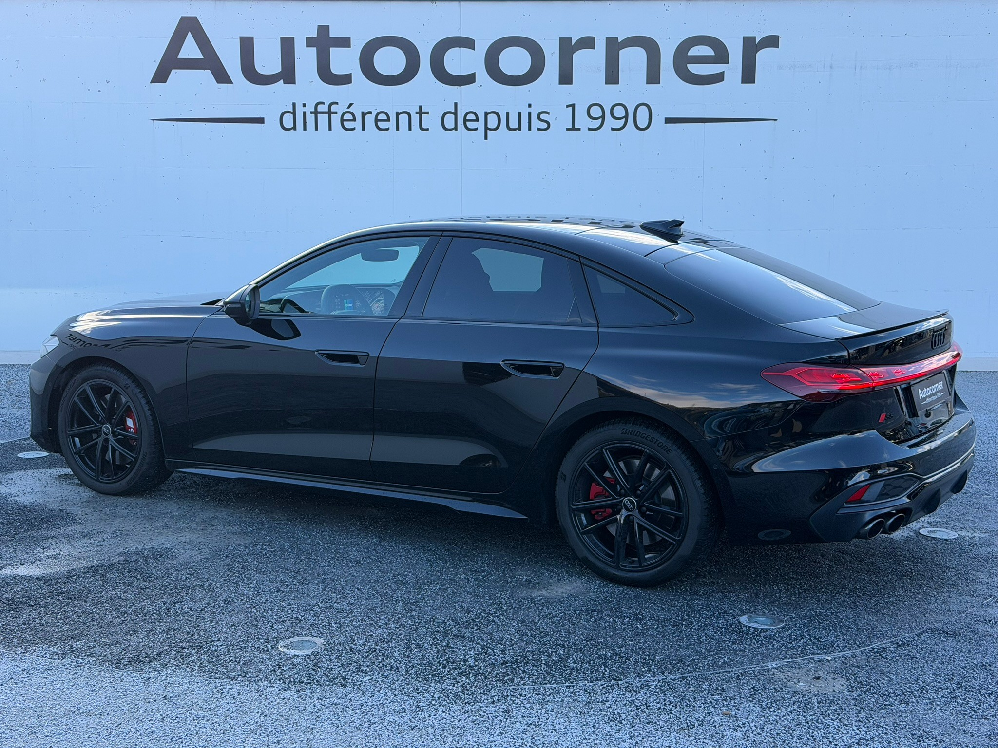 listing desktop thumbnail image 3