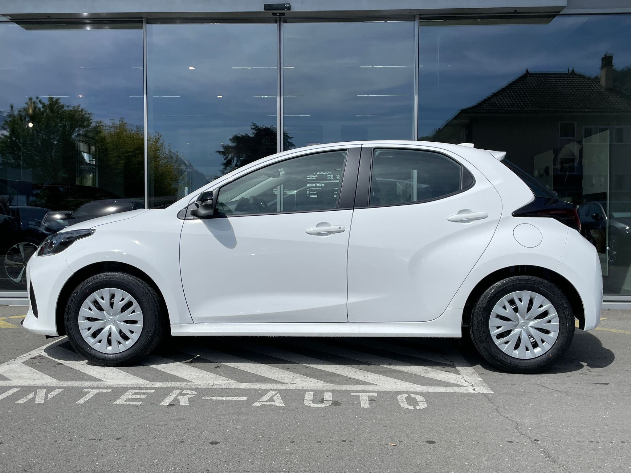 listing desktop thumbnail image 2