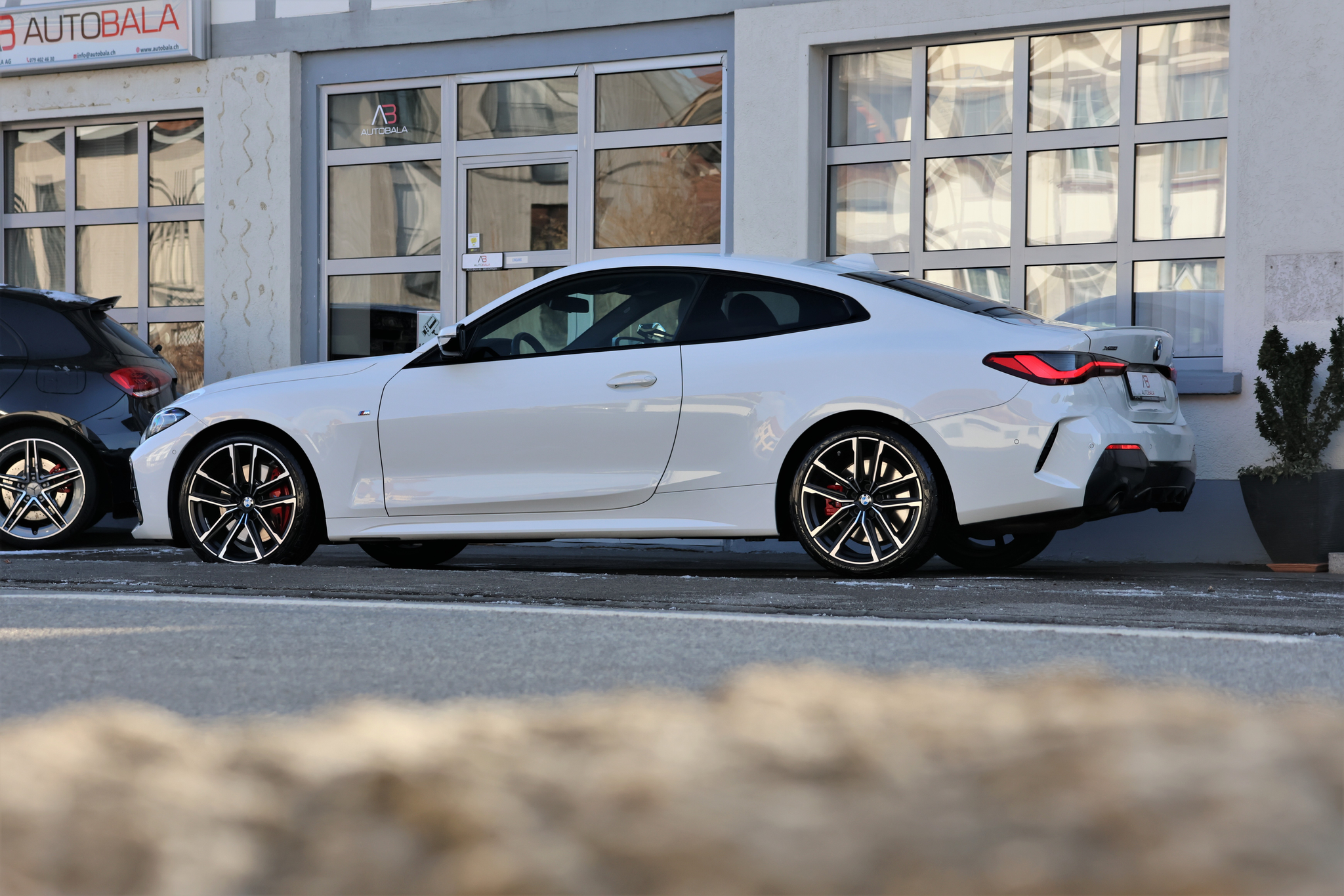 listing desktop thumbnail image 3