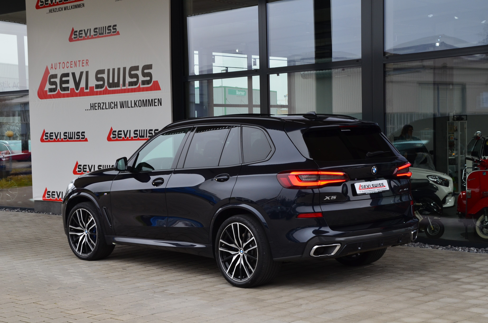 listing desktop thumbnail image 4