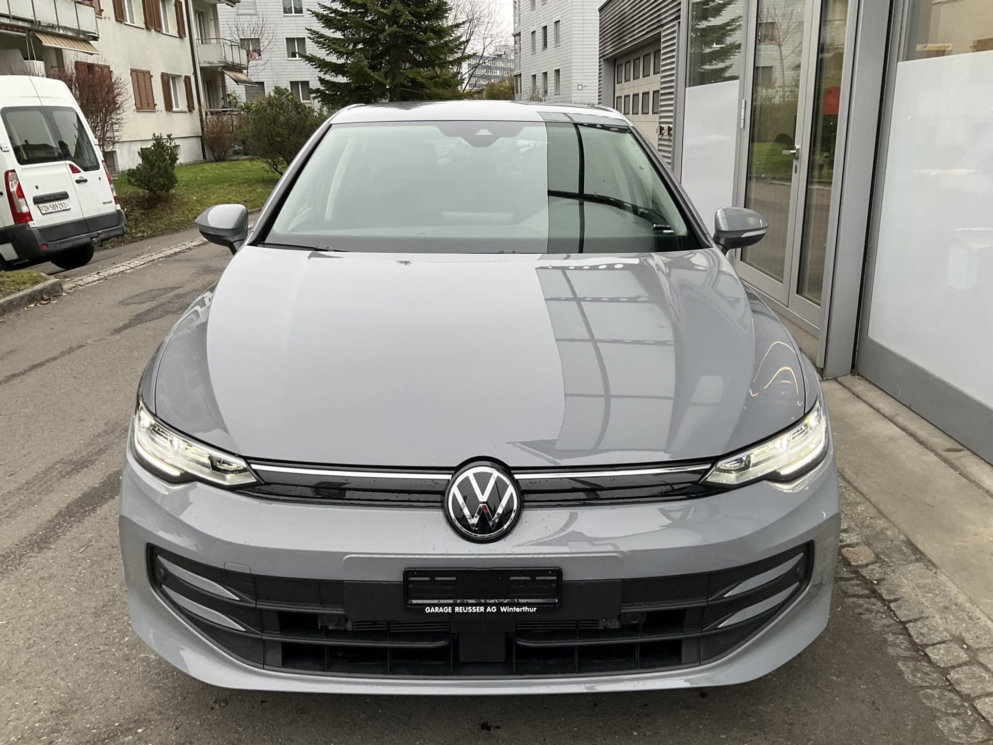 listing desktop thumbnail image 1