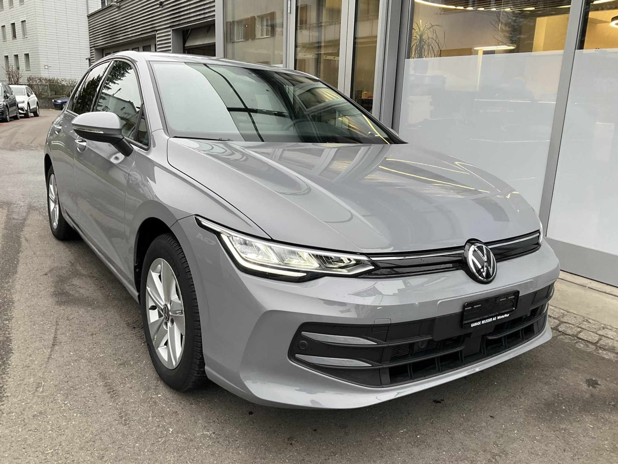 listing desktop thumbnail image 2