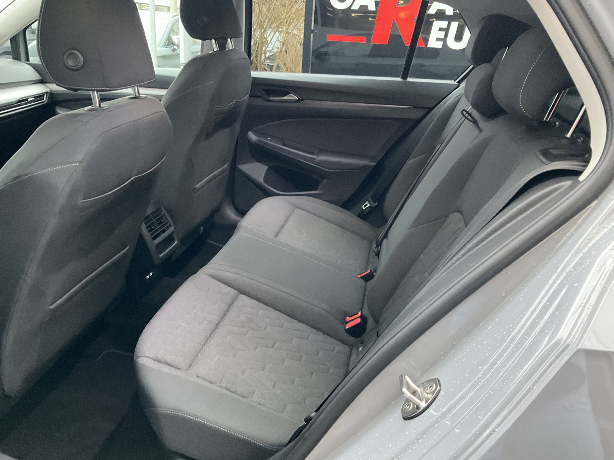 listing desktop thumbnail image 29