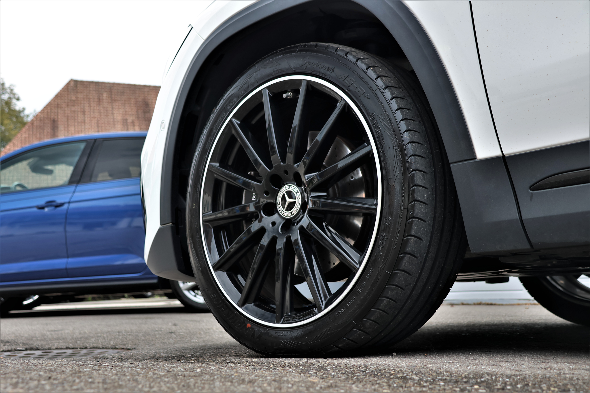 listing desktop thumbnail image 6