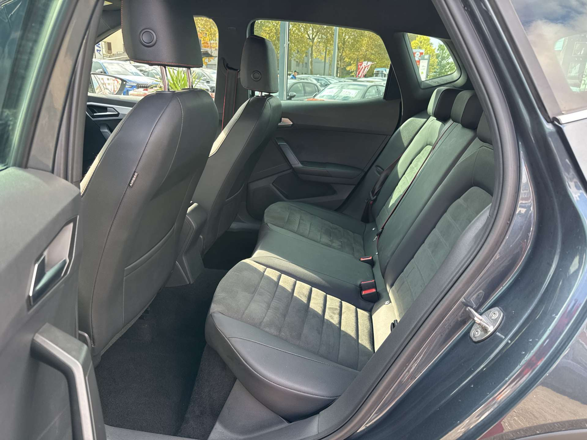 listing desktop thumbnail image 6