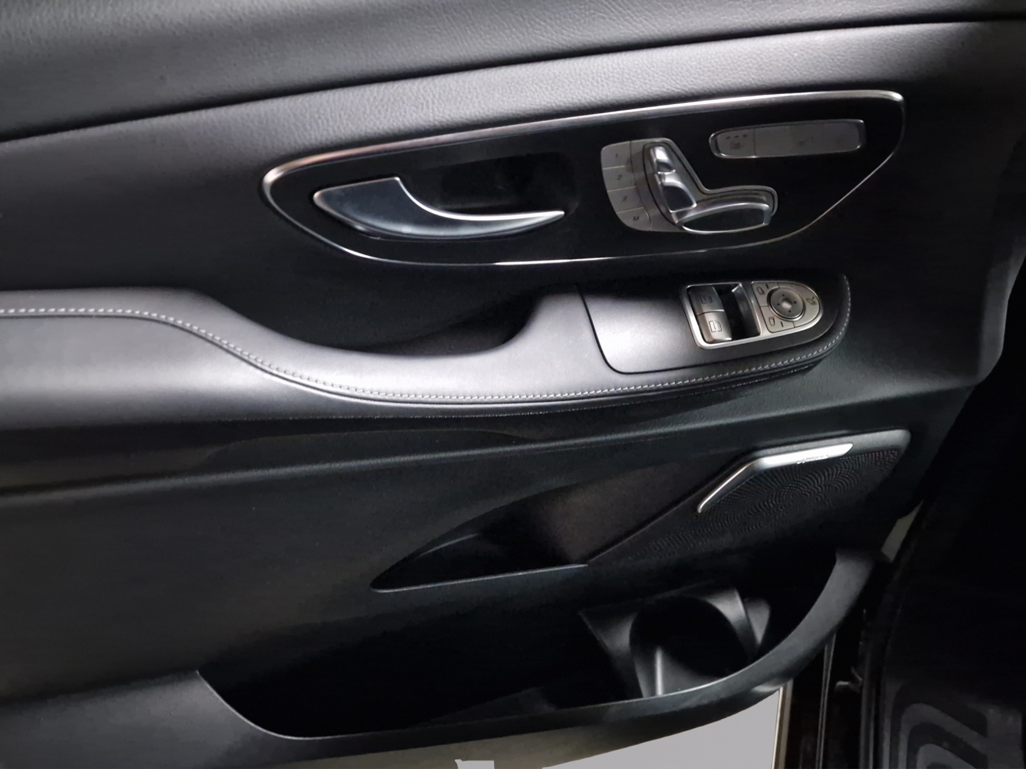 listing desktop thumbnail image 12