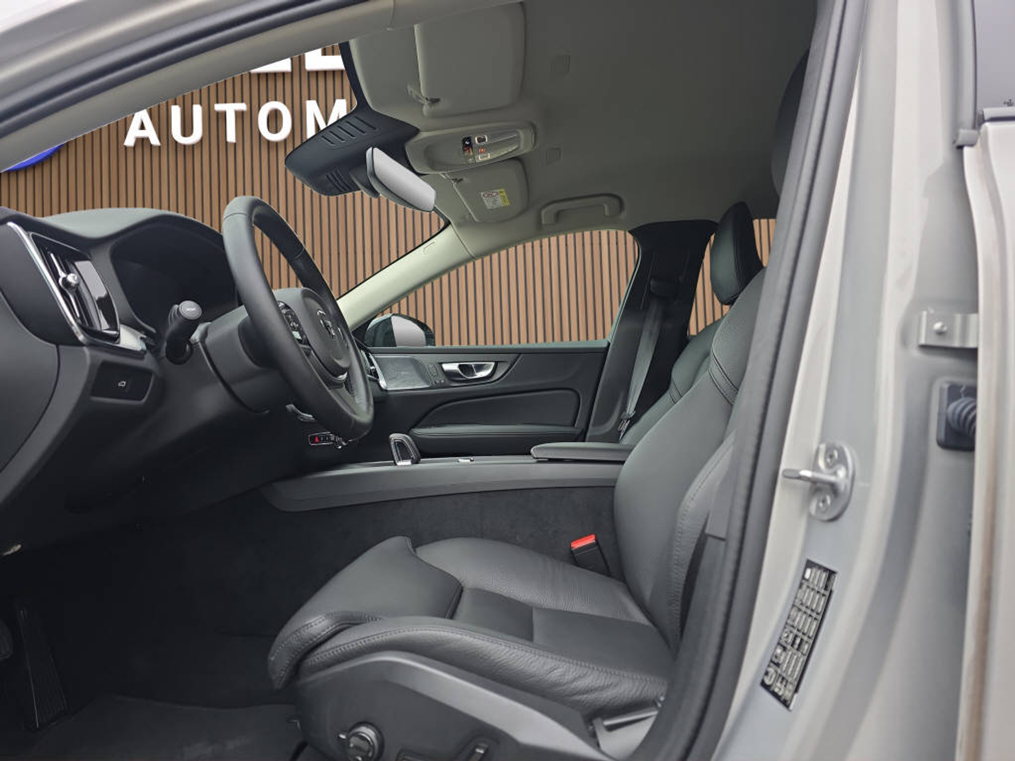 listing desktop thumbnail image 8