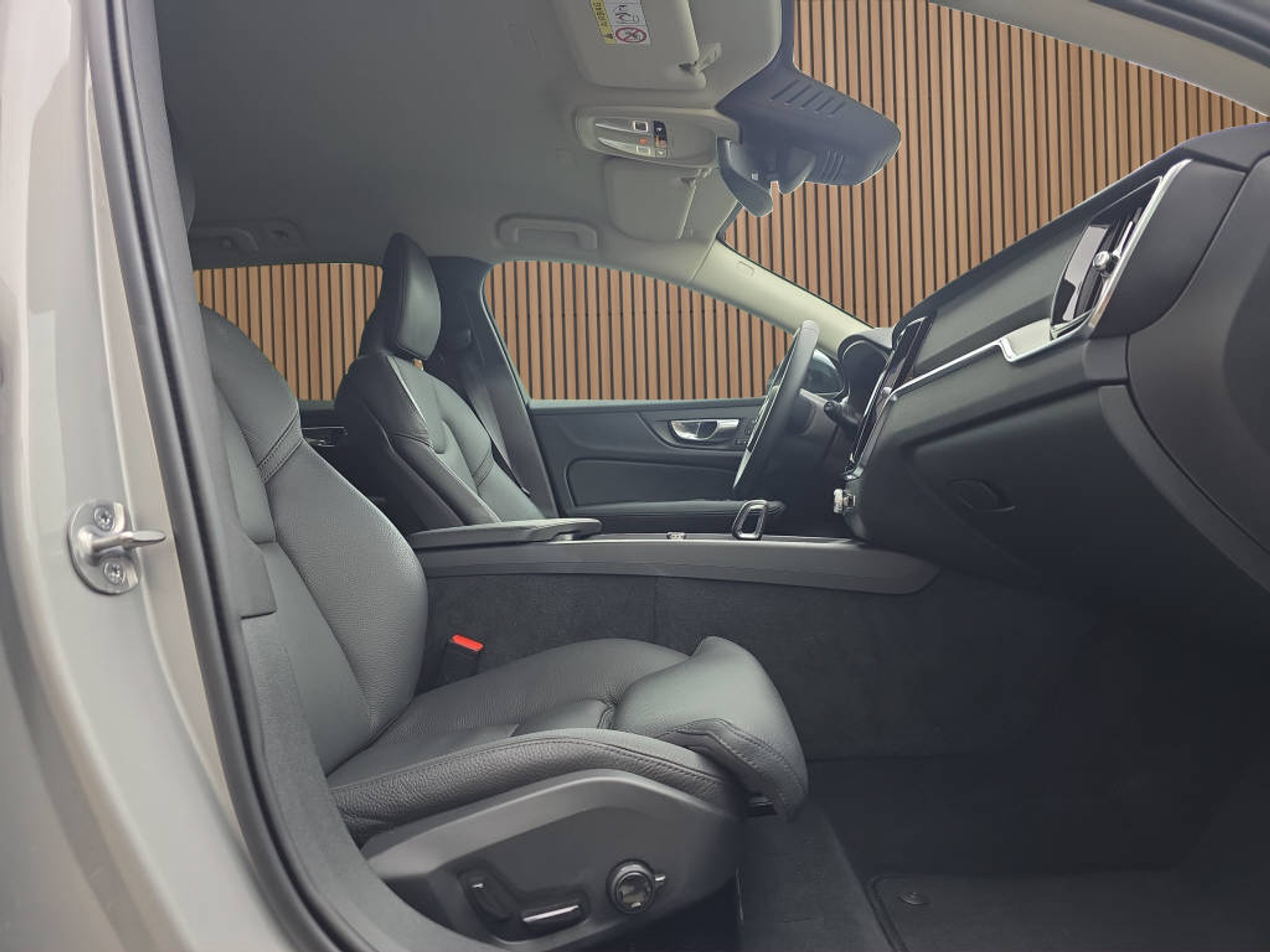 listing desktop thumbnail image 9