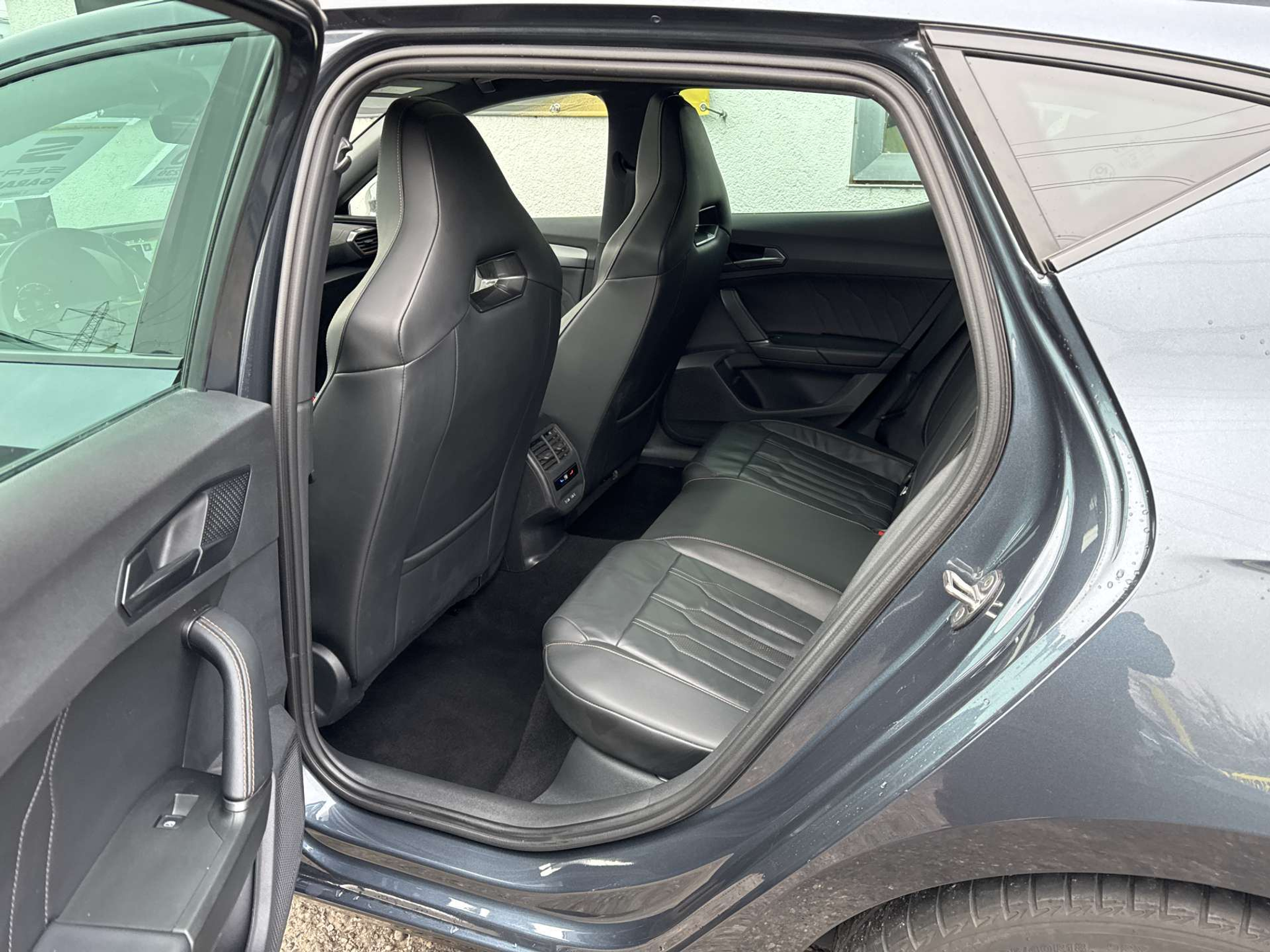 listing desktop thumbnail image 7