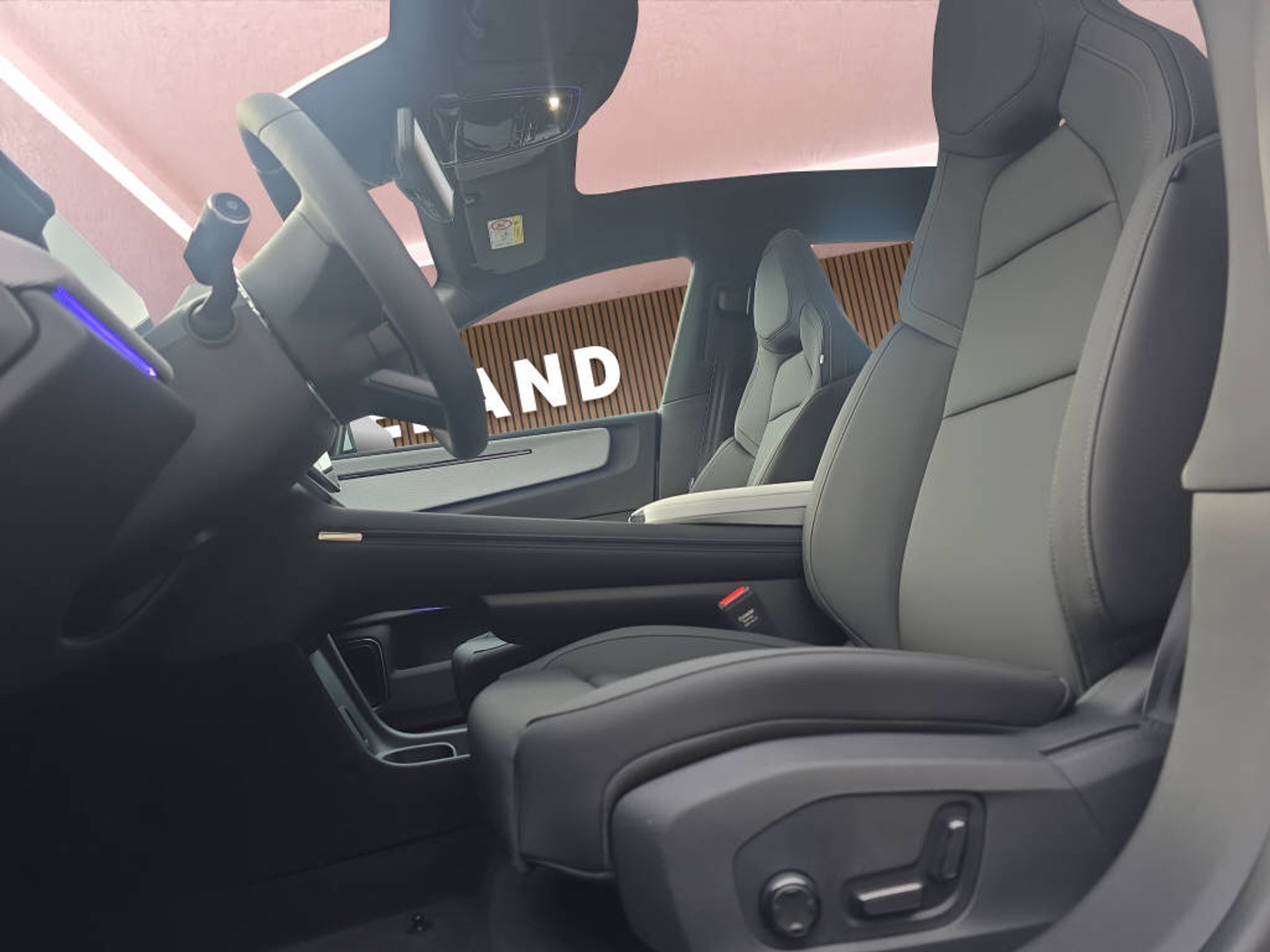 listing desktop thumbnail image 16