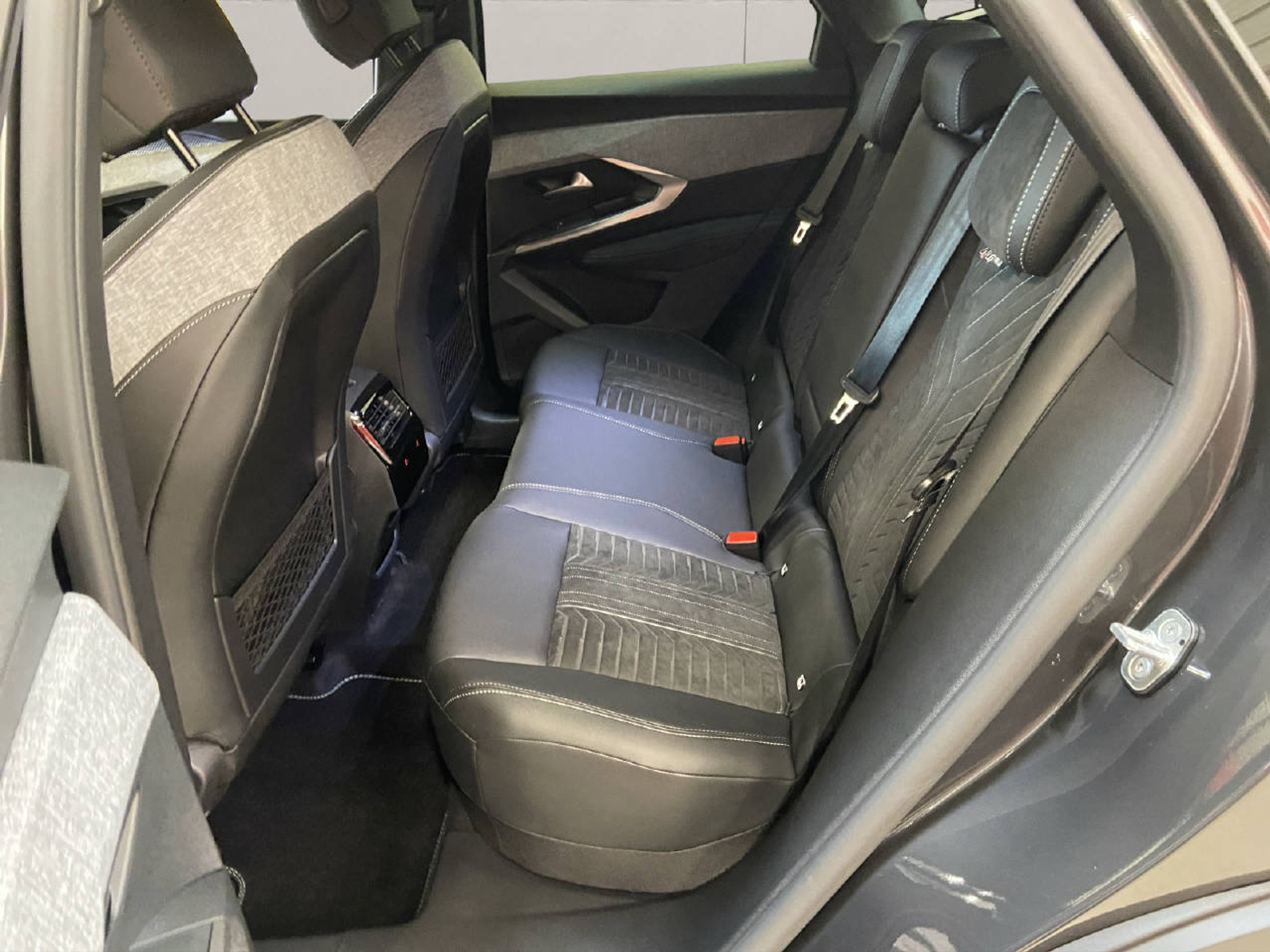 listing desktop thumbnail image 9