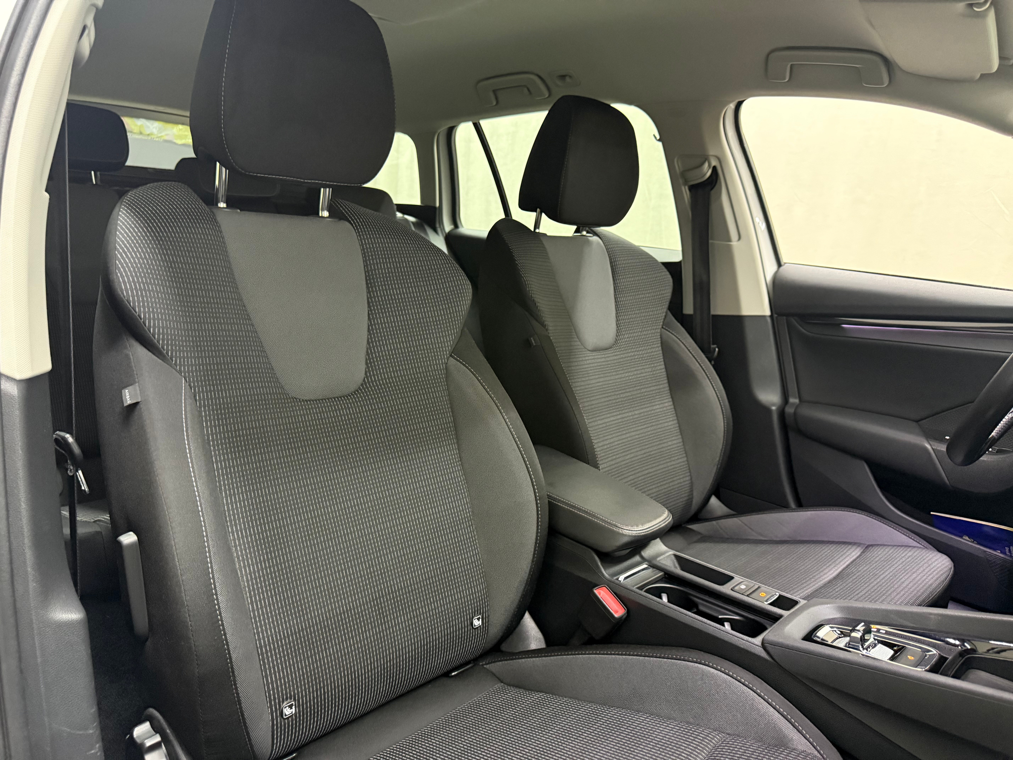 listing desktop thumbnail image 10