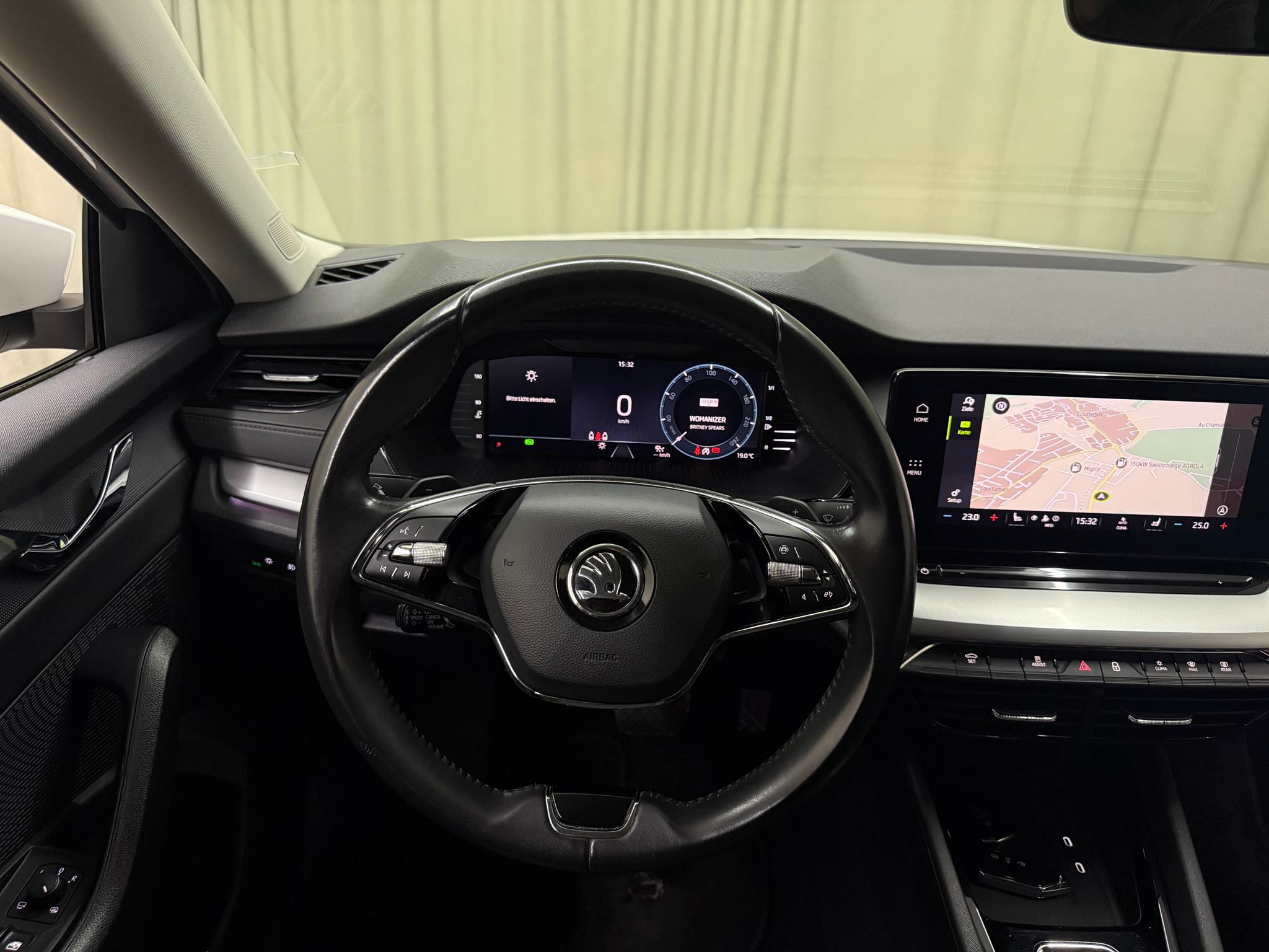 listing desktop thumbnail image 8