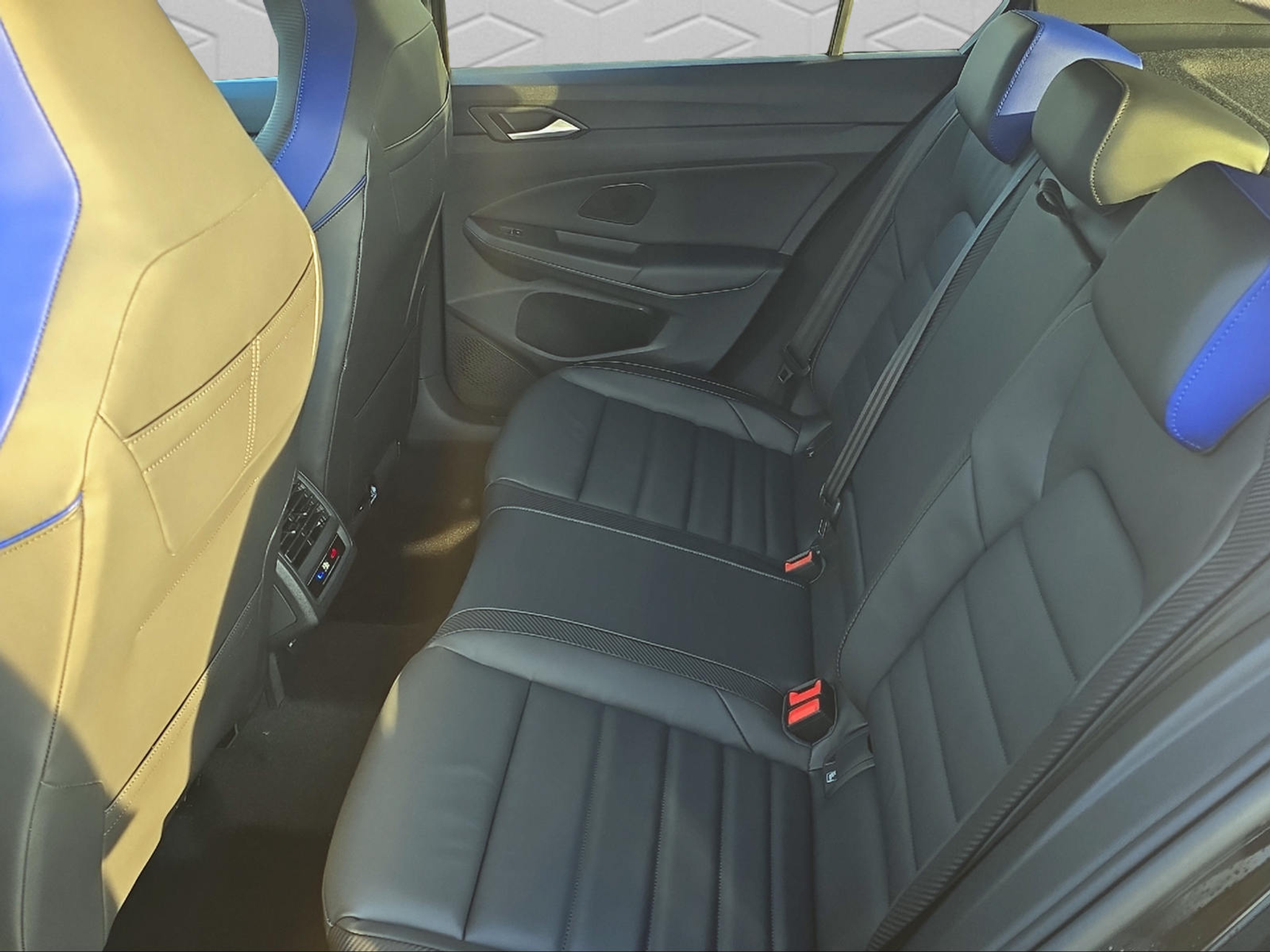 listing desktop thumbnail image 12