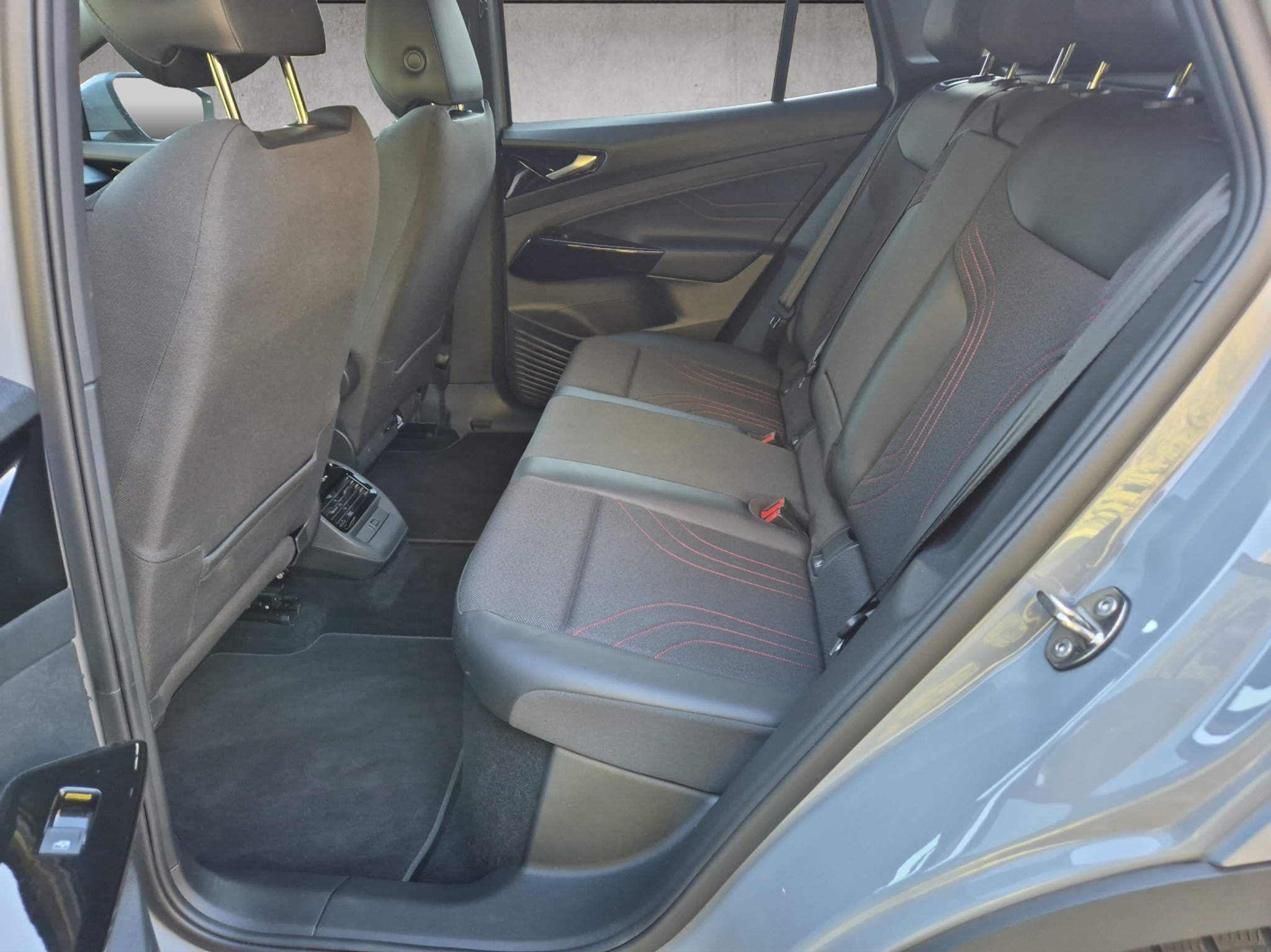 listing desktop thumbnail image 12