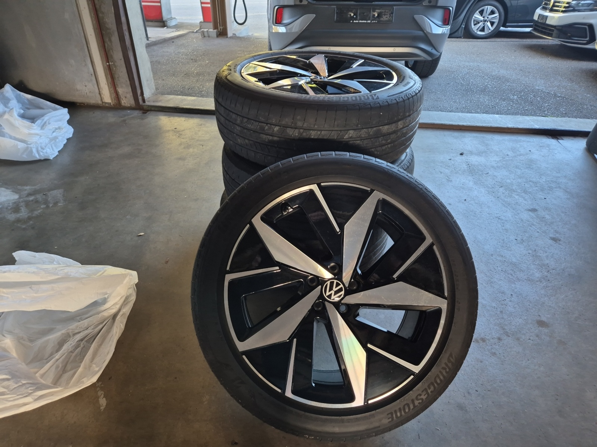 listing desktop thumbnail image 23