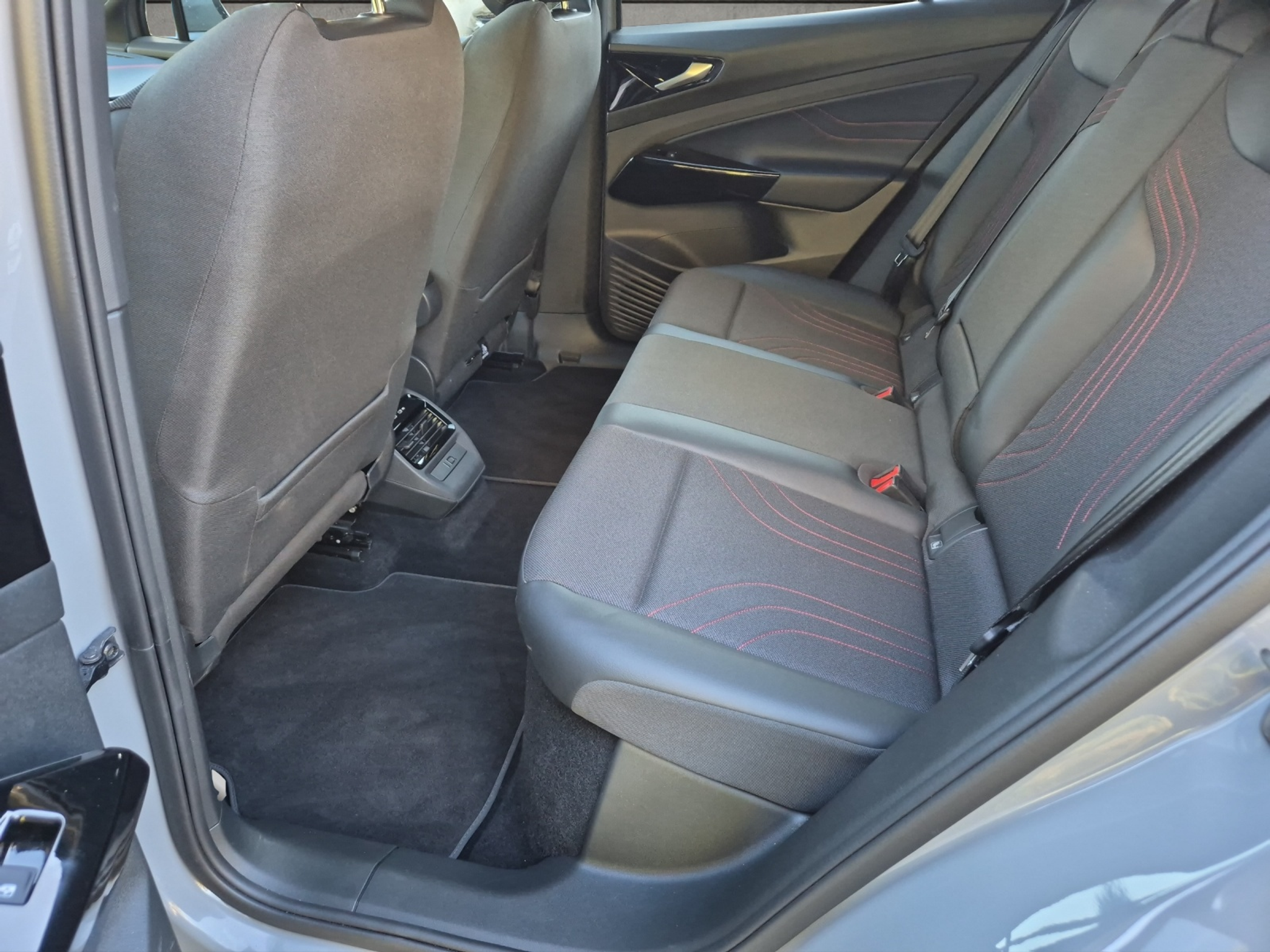 listing desktop thumbnail image 18