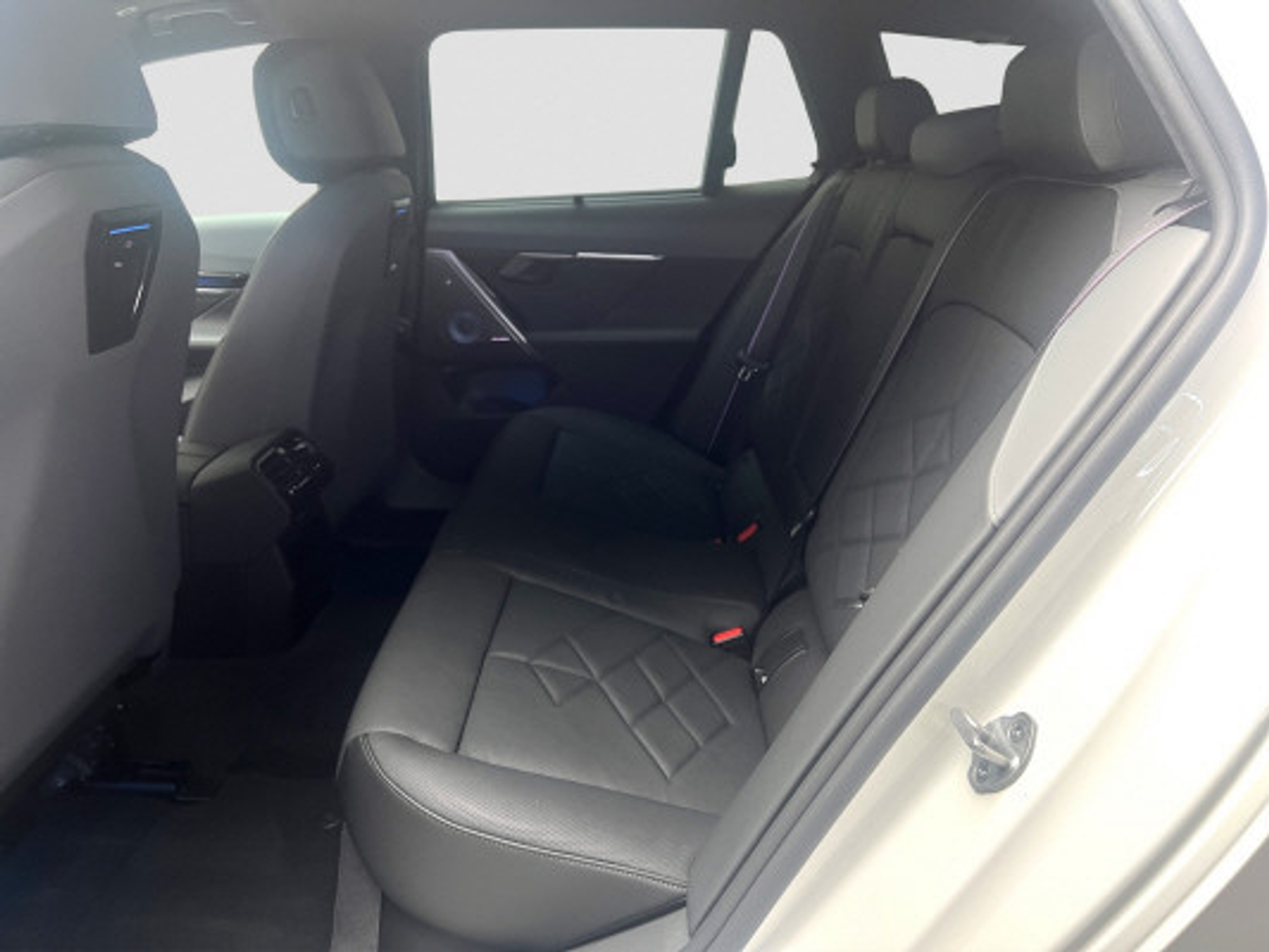 listing desktop thumbnail image 9