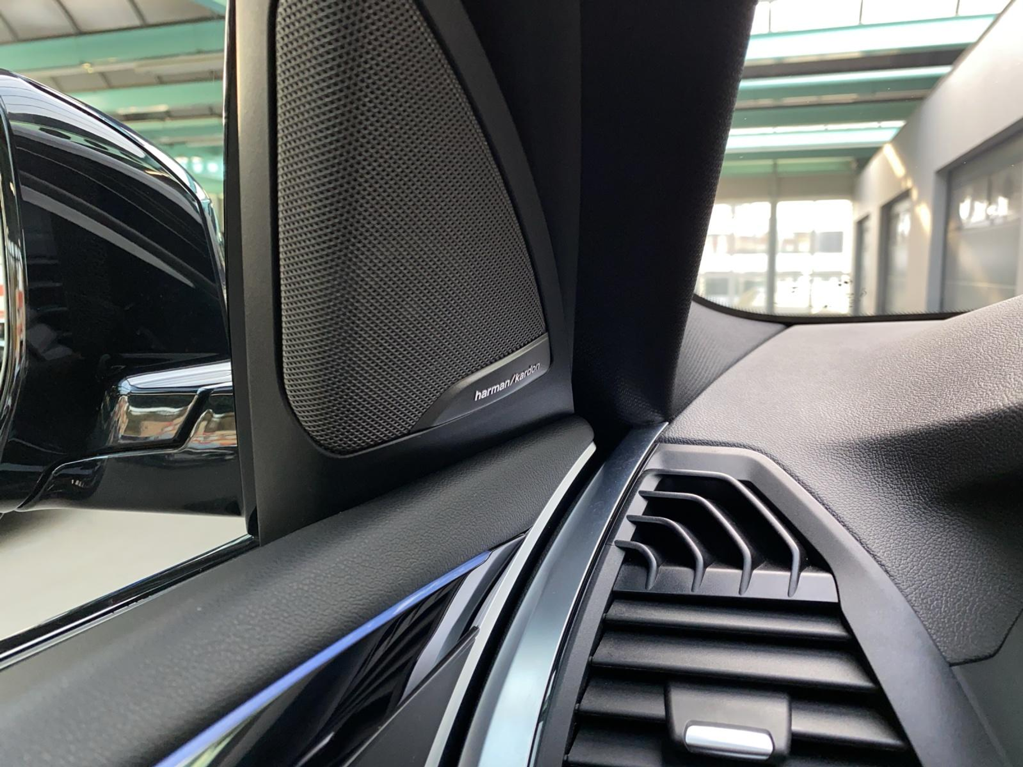 listing desktop thumbnail image 17