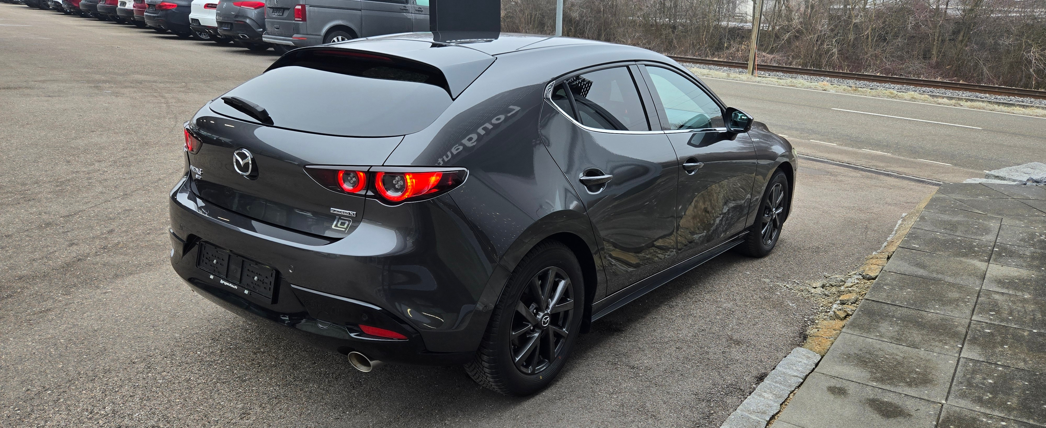 listing desktop thumbnail image 4