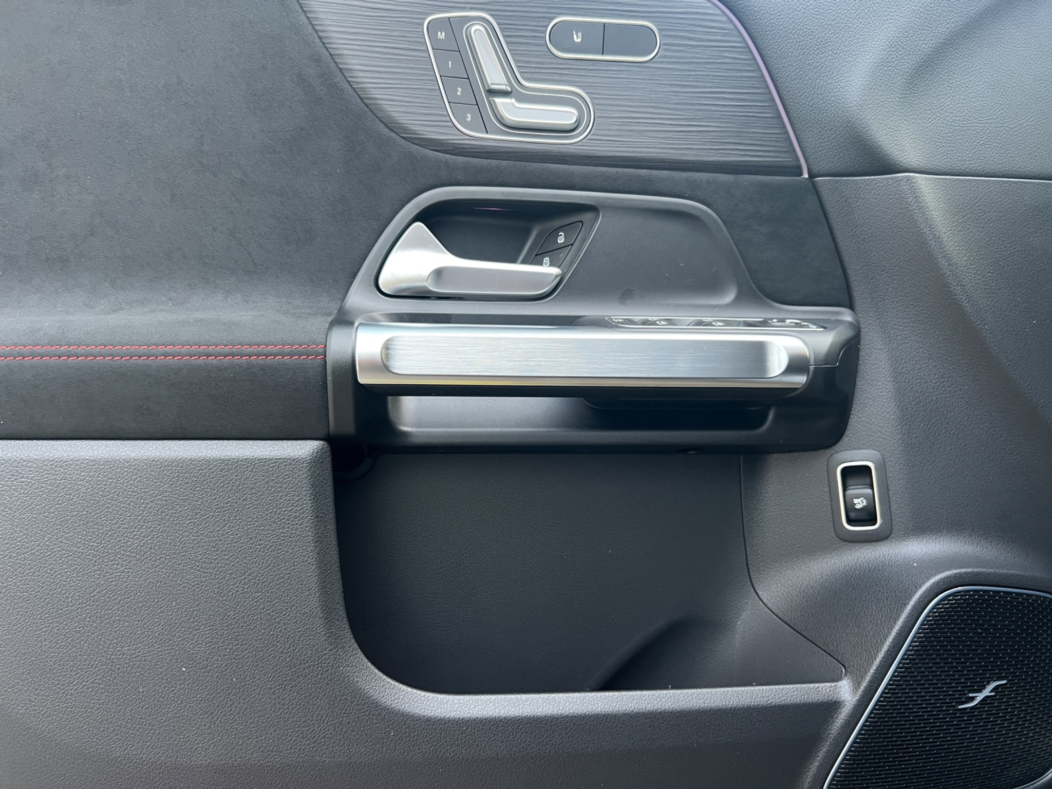 listing desktop thumbnail image 10