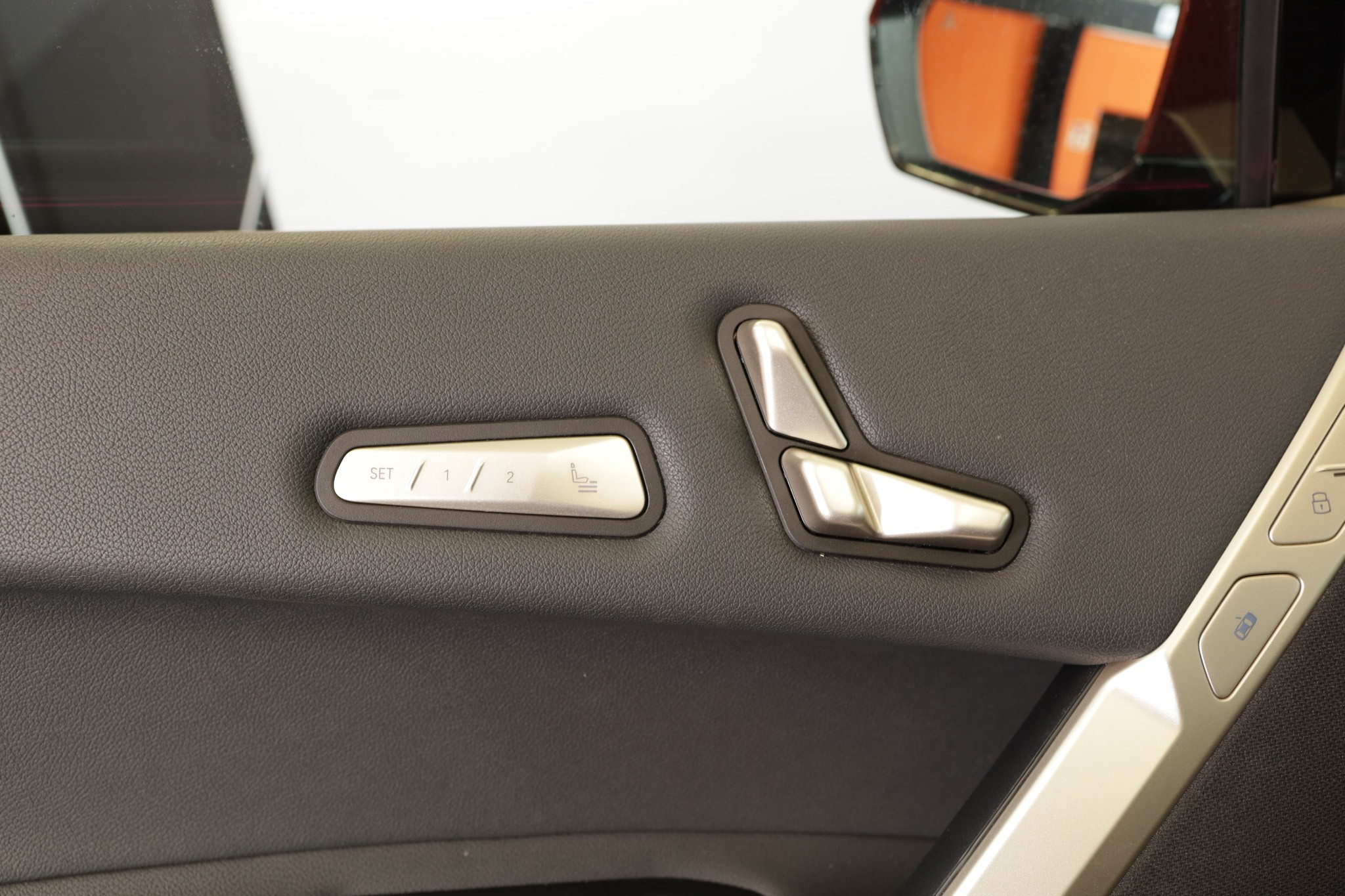 listing desktop thumbnail image 19