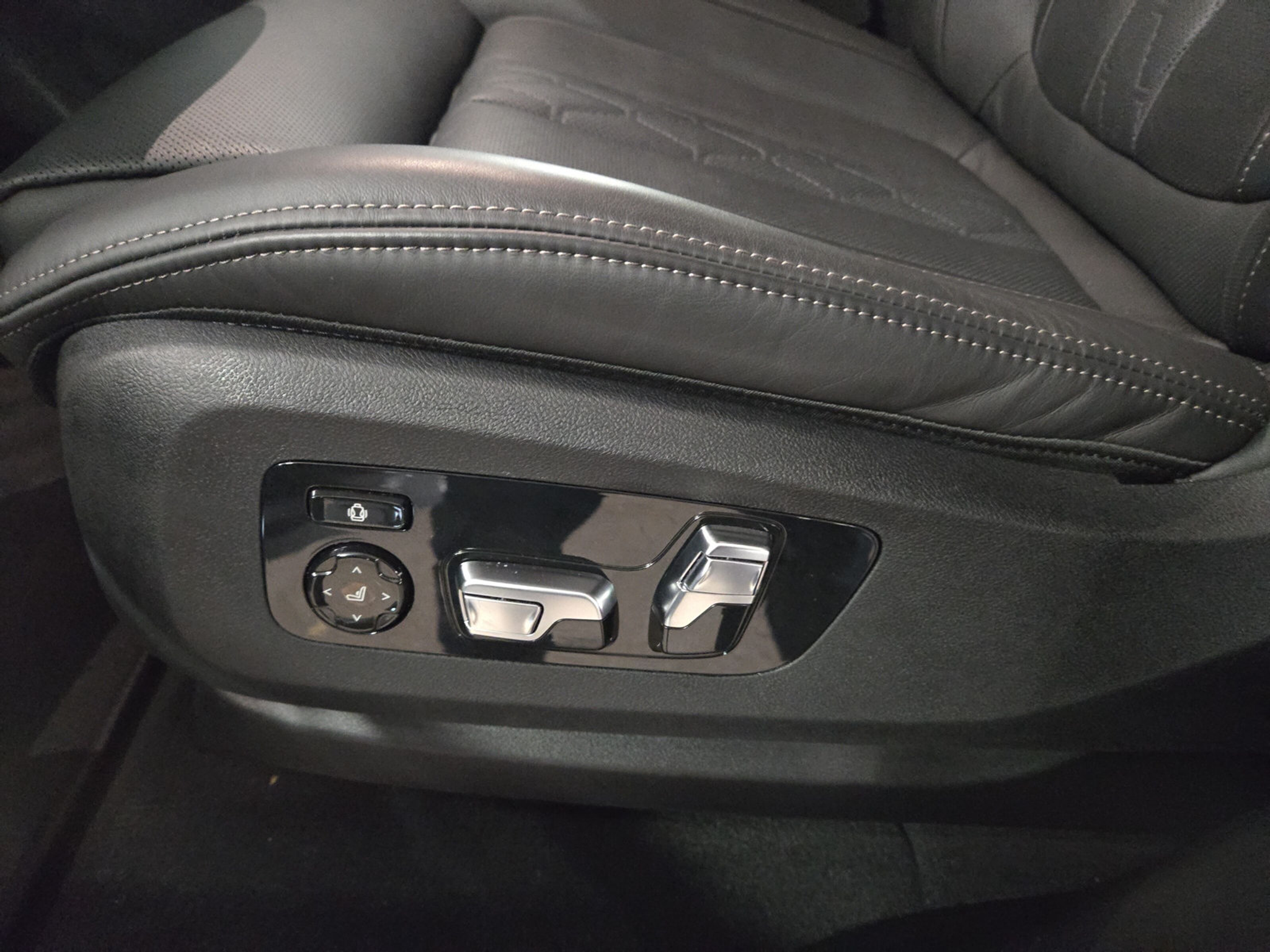 listing desktop thumbnail image 18