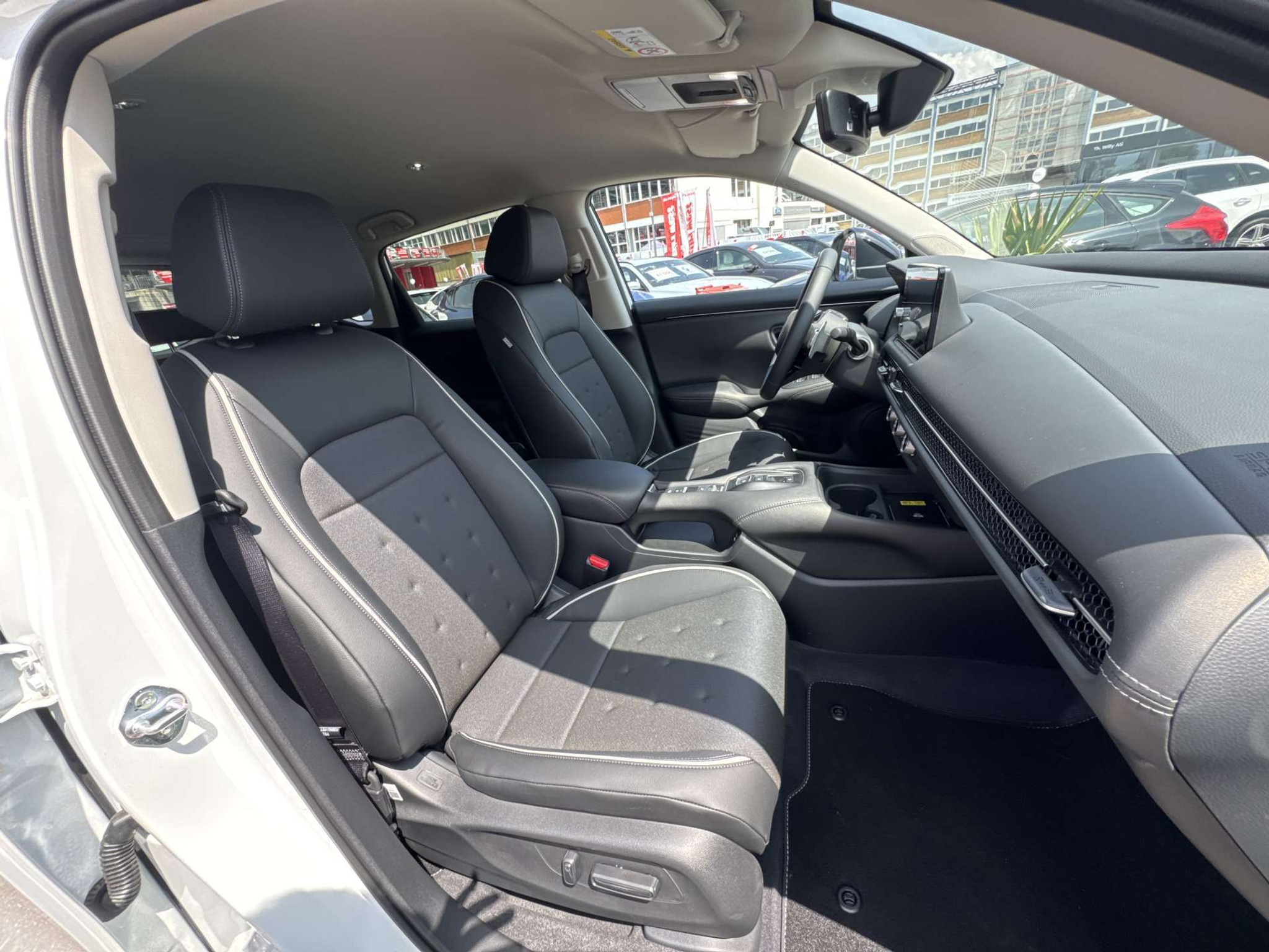 listing desktop thumbnail image 12