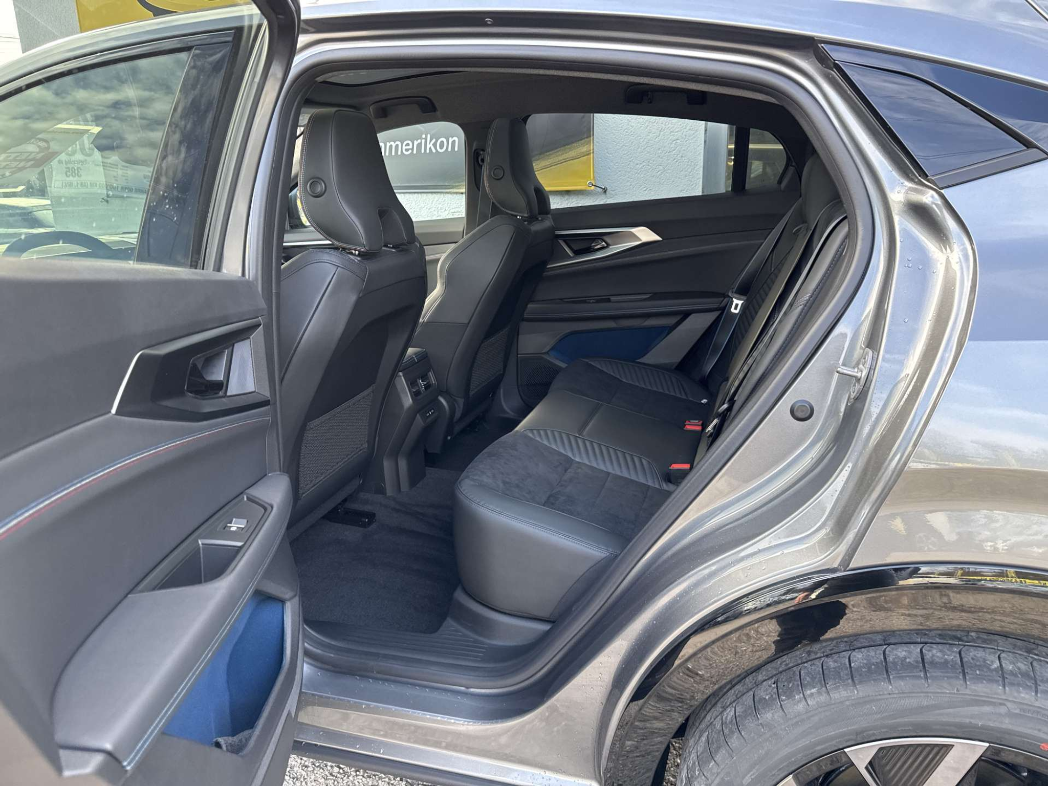 listing desktop thumbnail image 7