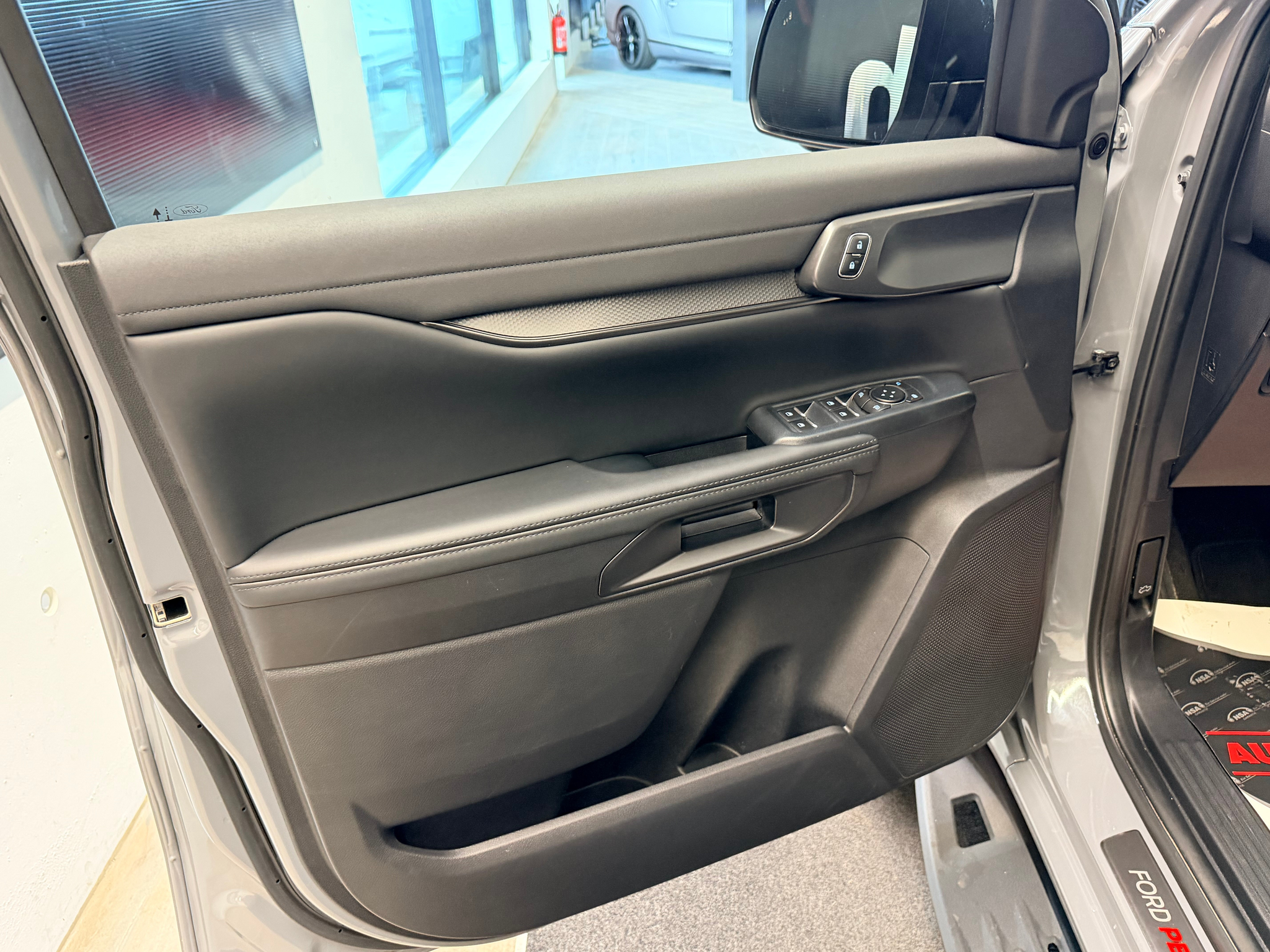 listing desktop thumbnail image 7