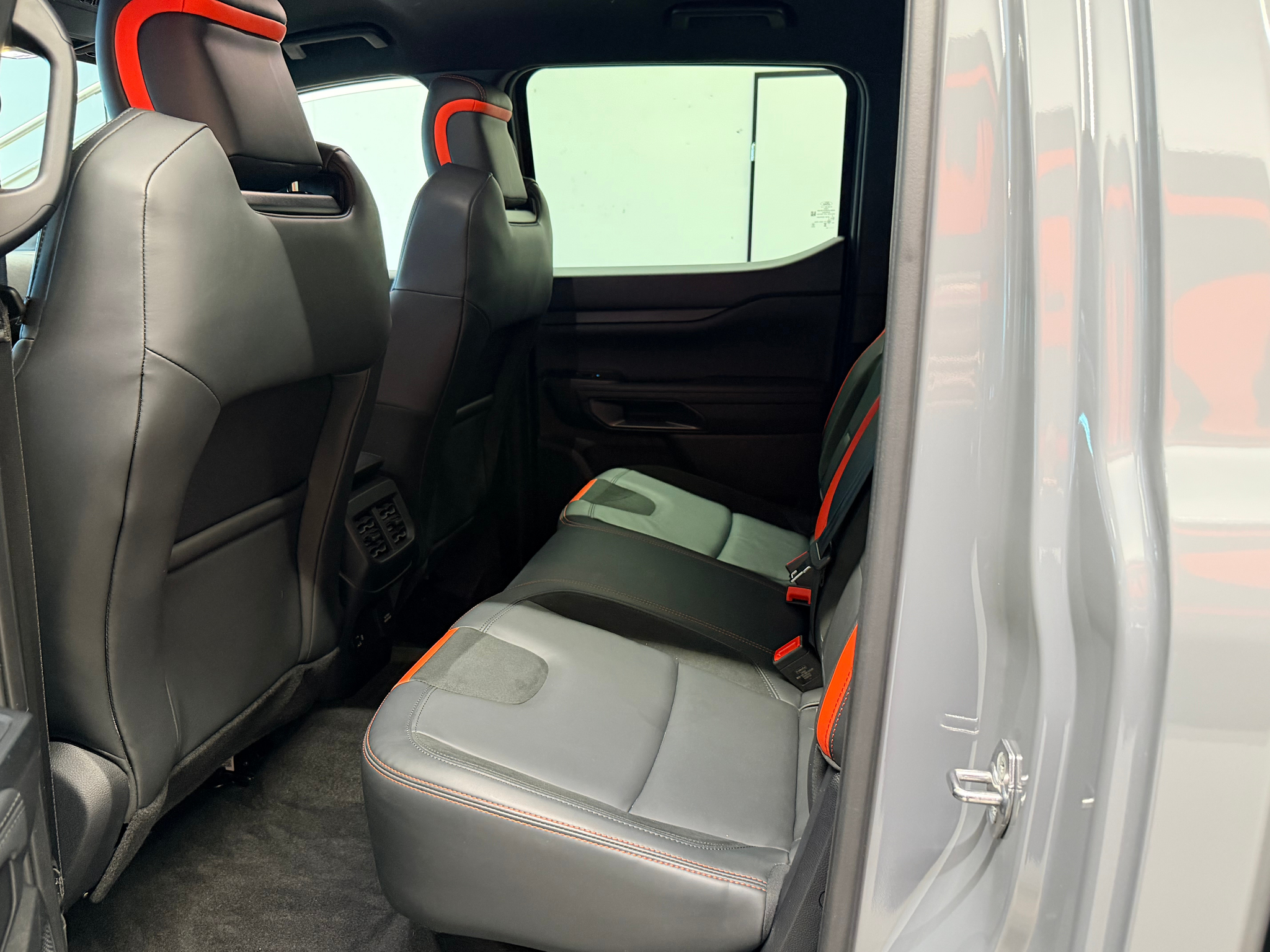 listing desktop thumbnail image 11