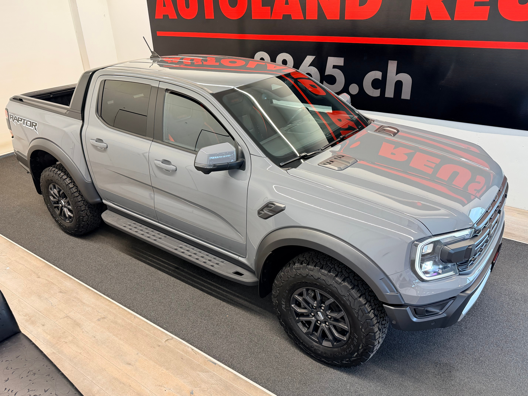 listing desktop thumbnail image 4