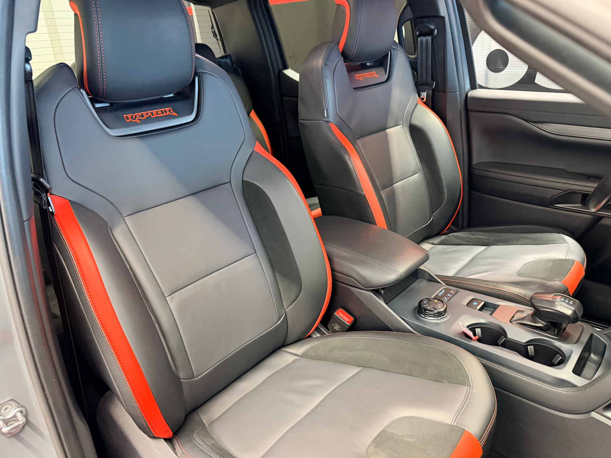 listing desktop thumbnail image 16