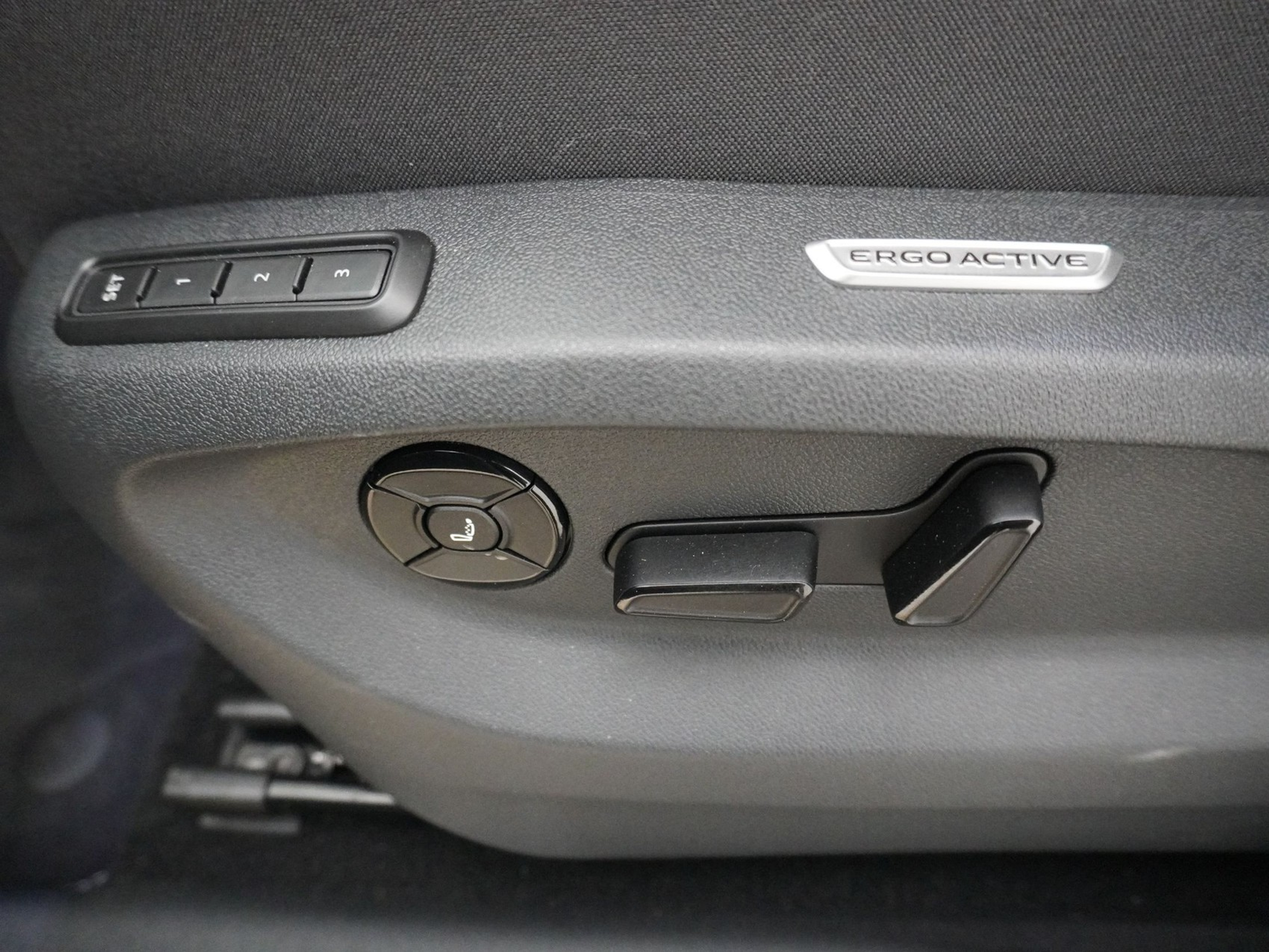 listing desktop thumbnail image 6