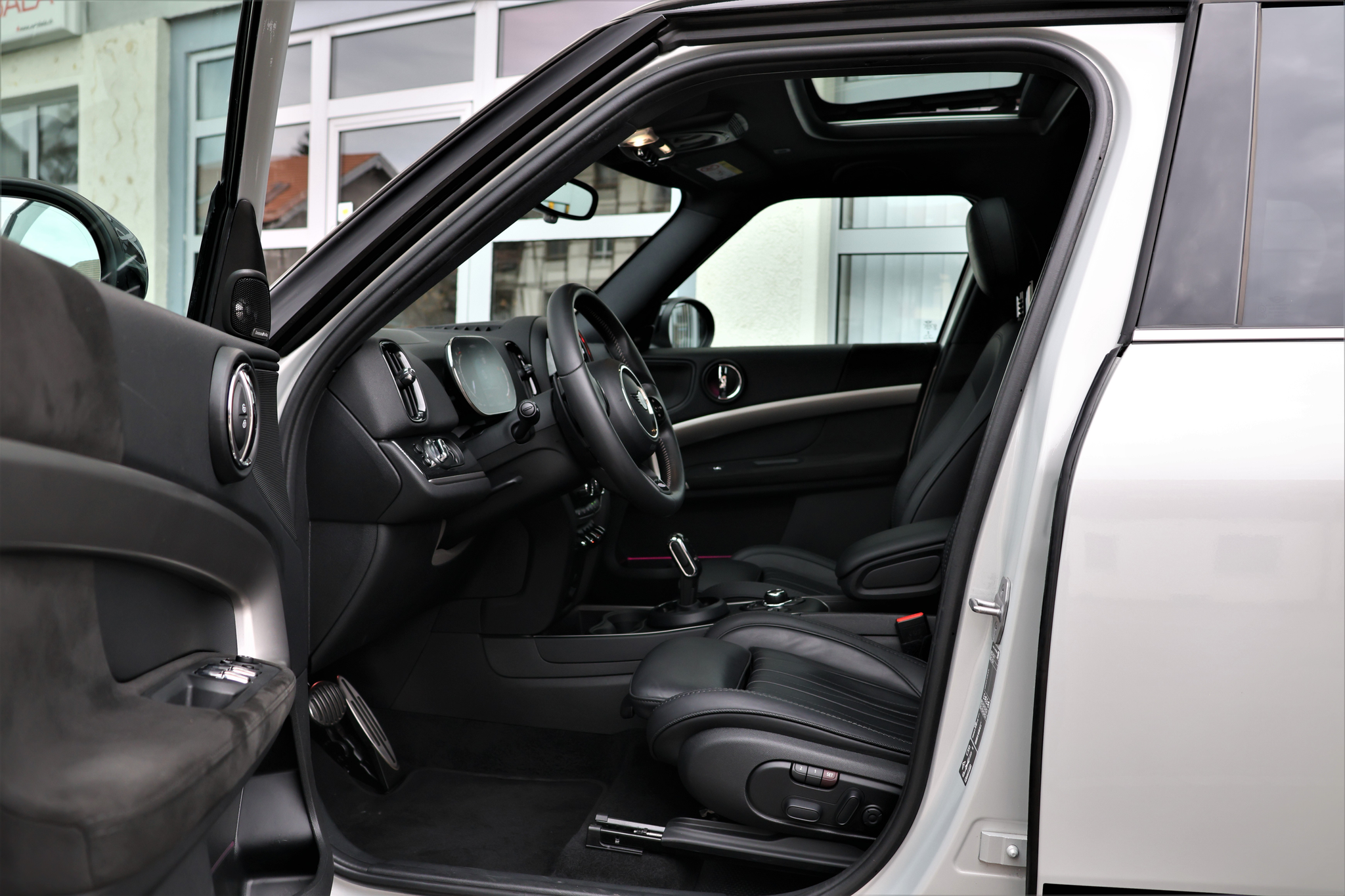 listing desktop thumbnail image 8