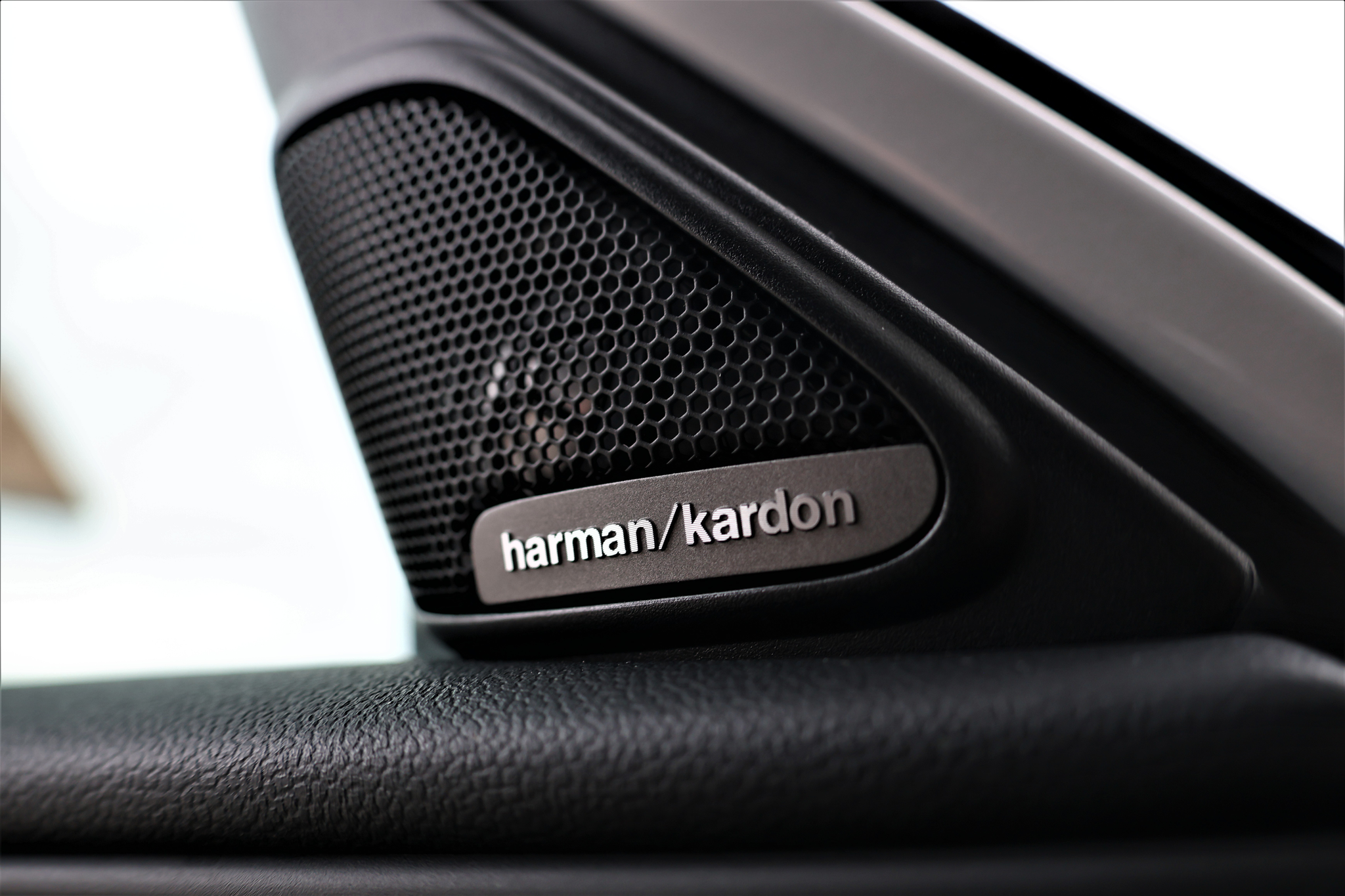 listing desktop thumbnail image 11