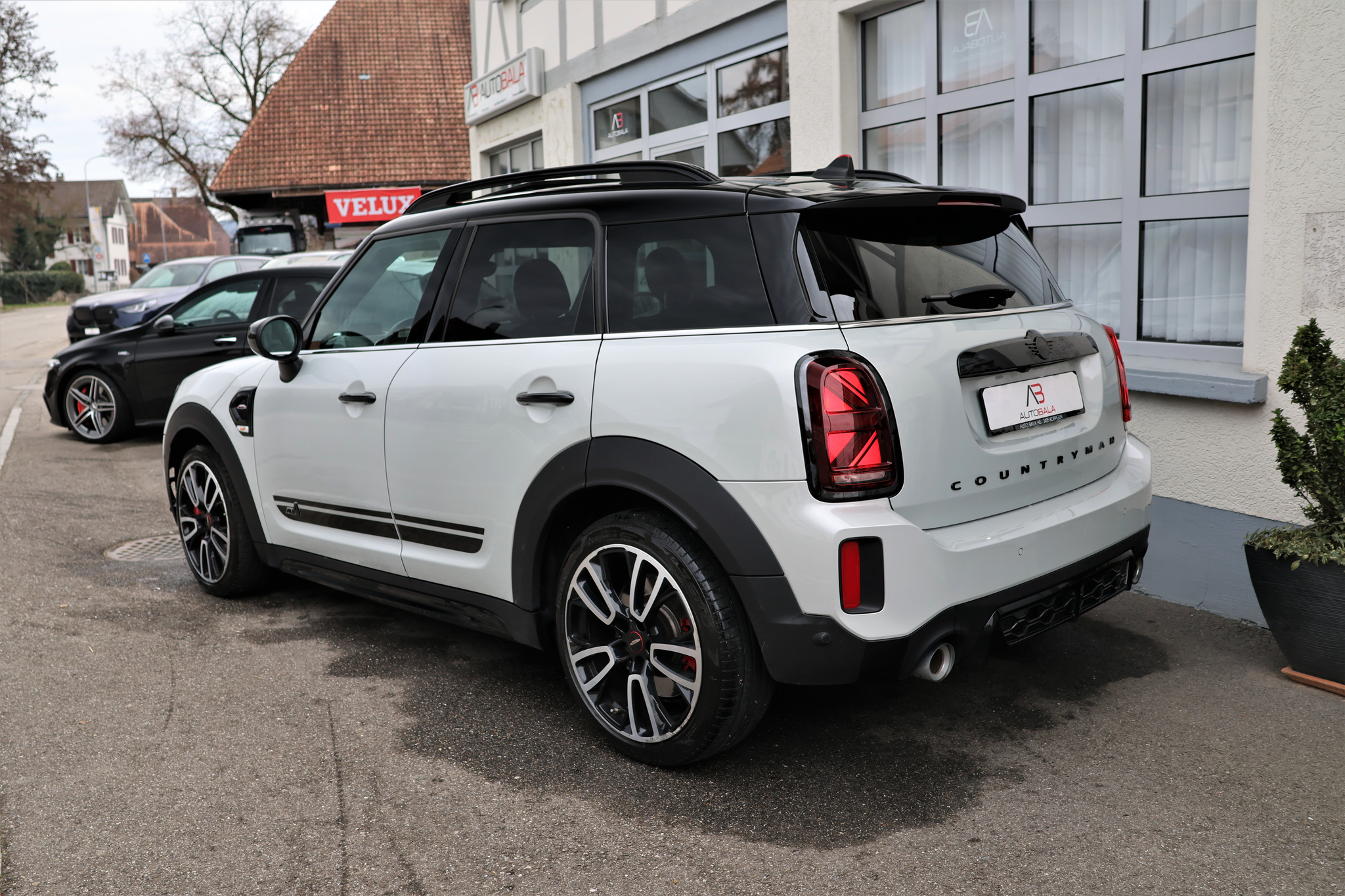 listing desktop thumbnail image 5