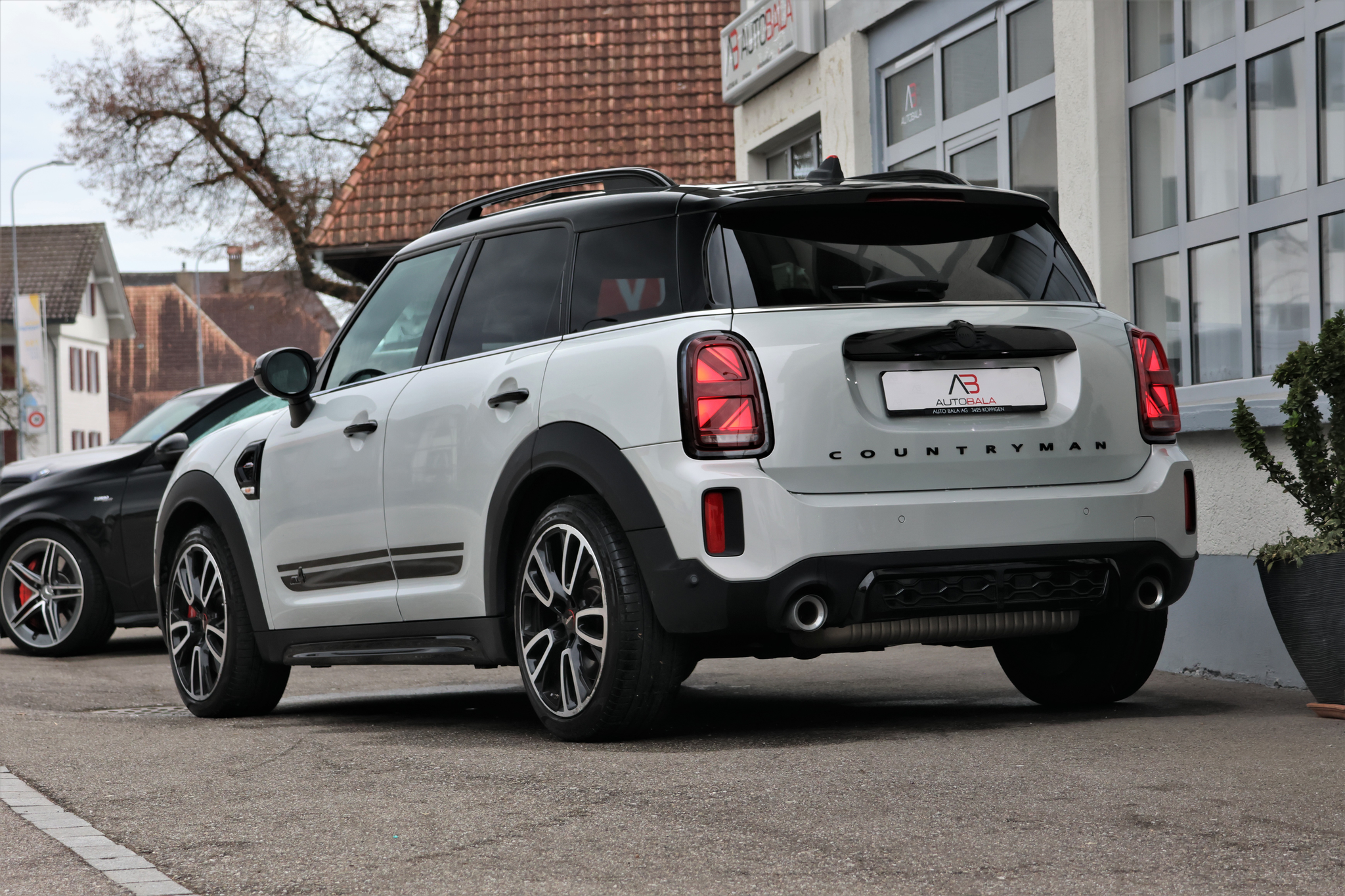 listing desktop thumbnail image 2