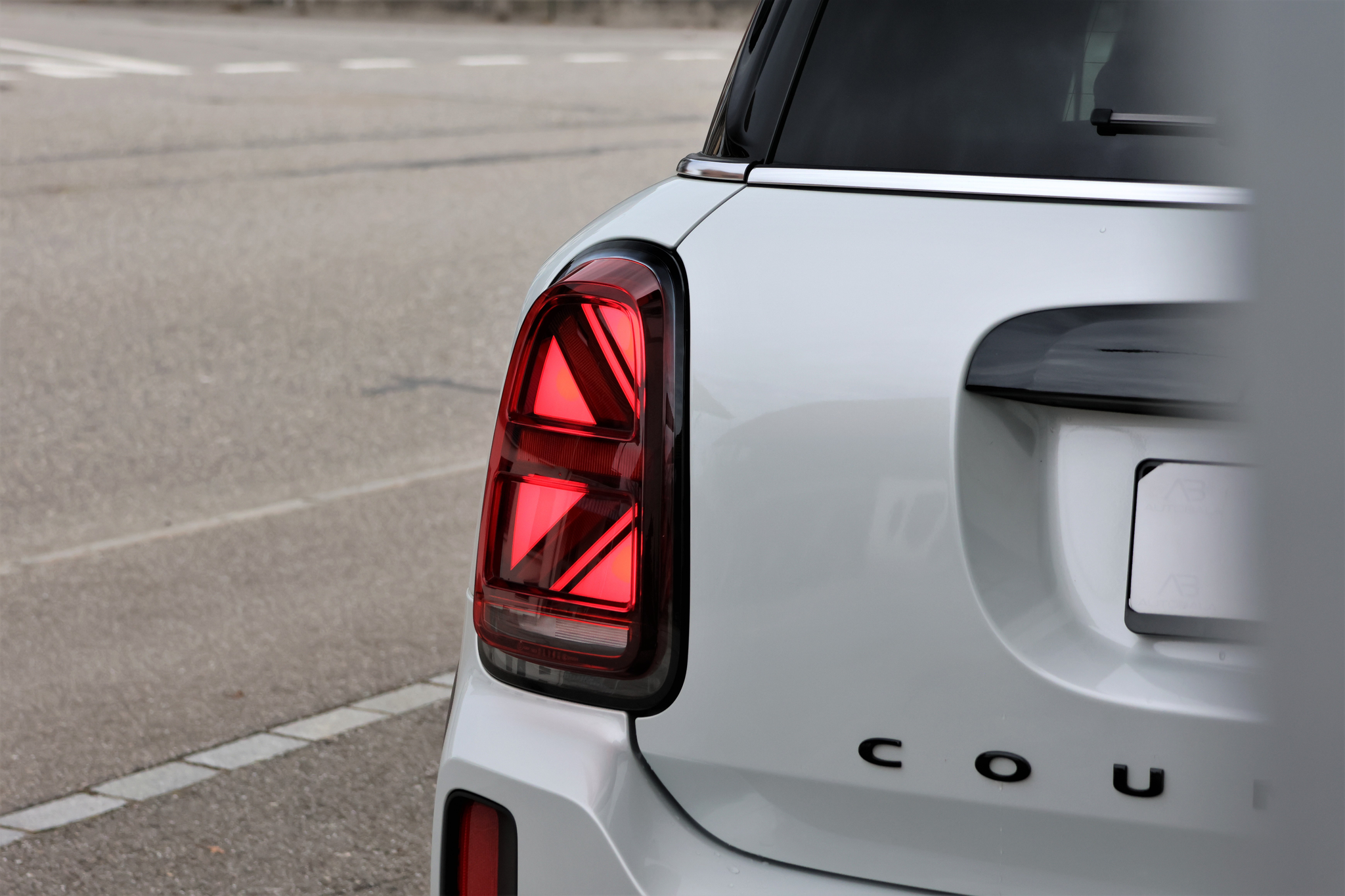 listing desktop thumbnail image 4