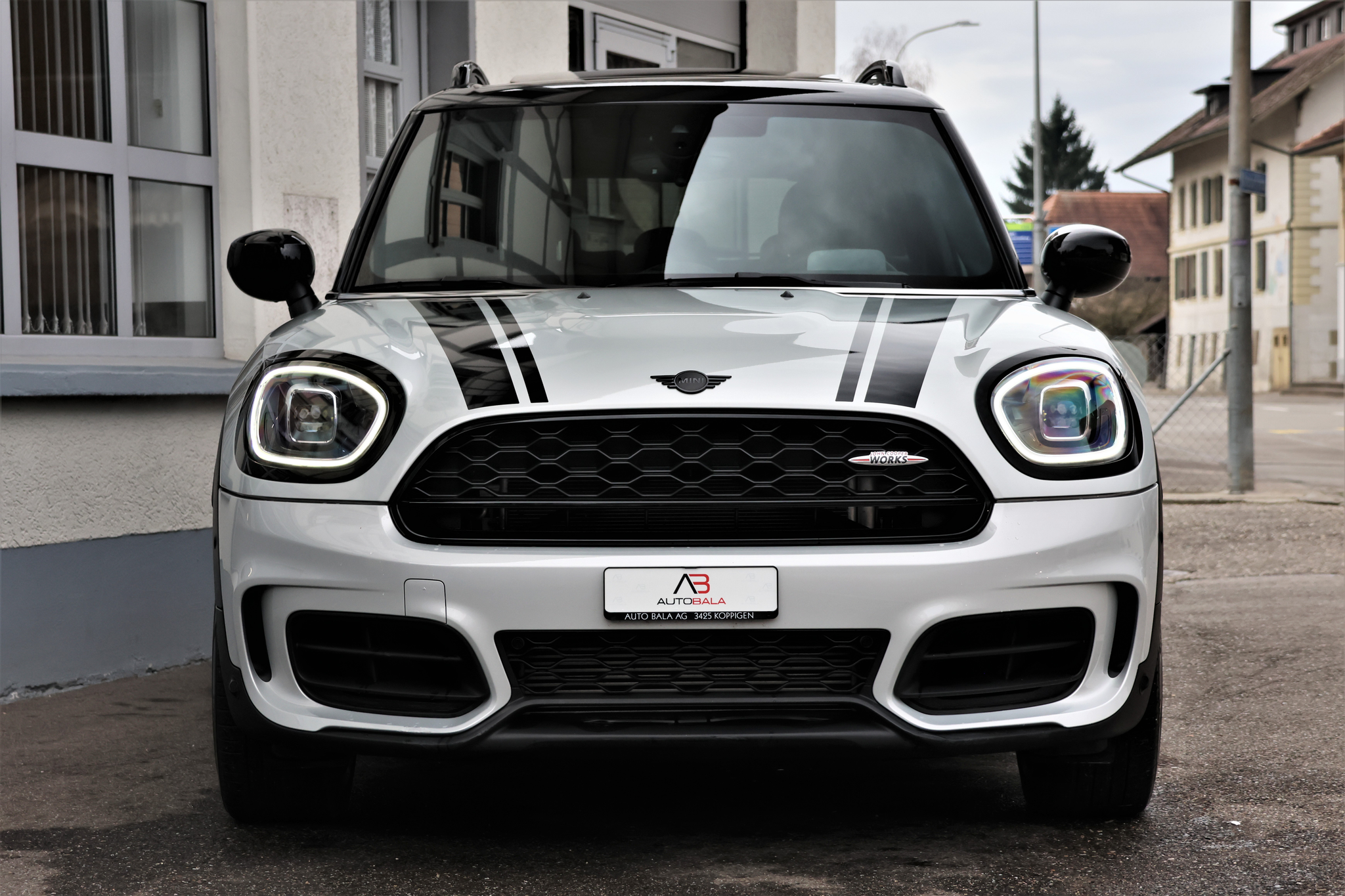 listing desktop thumbnail image 1