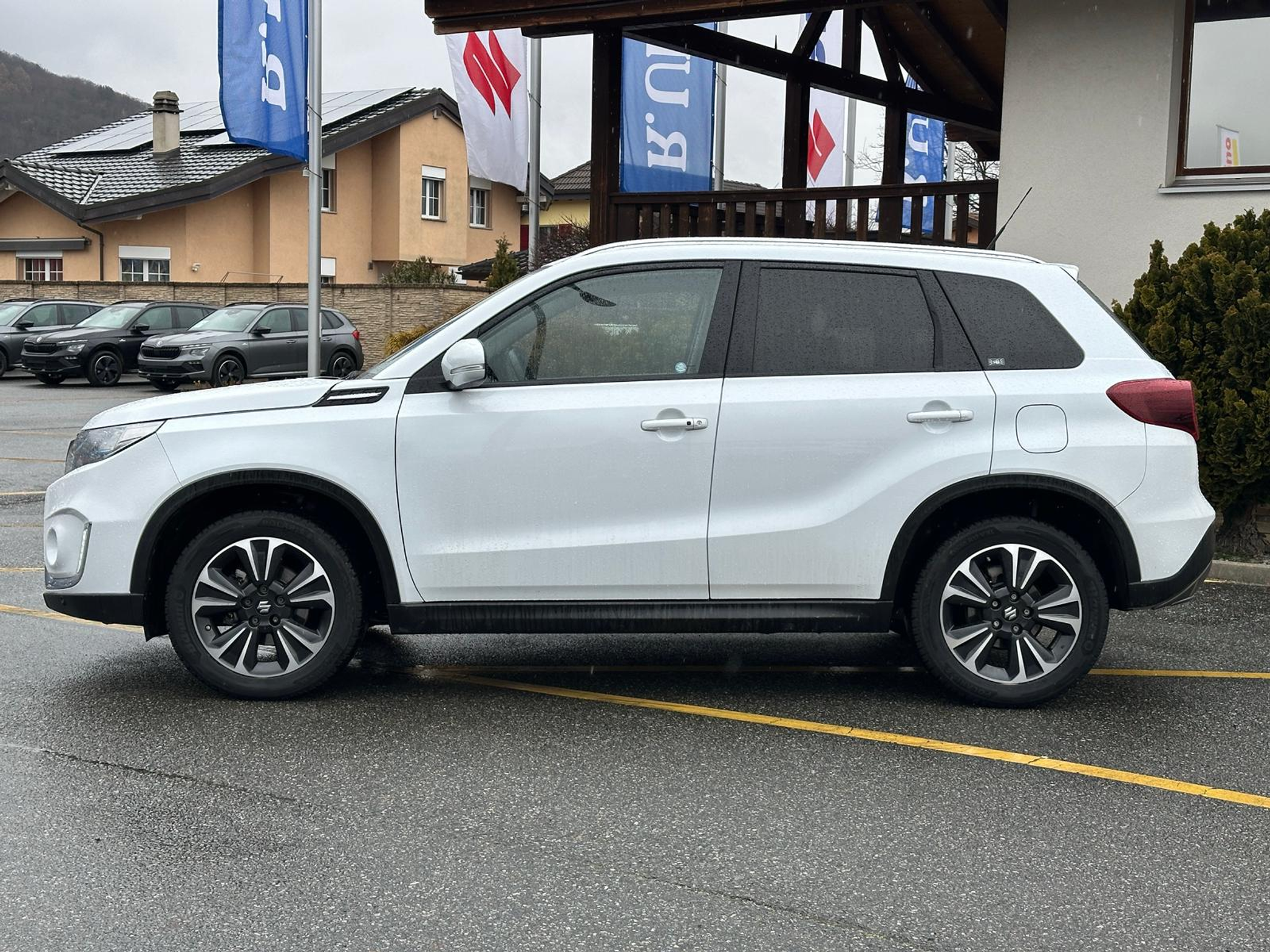 listing desktop thumbnail image 1