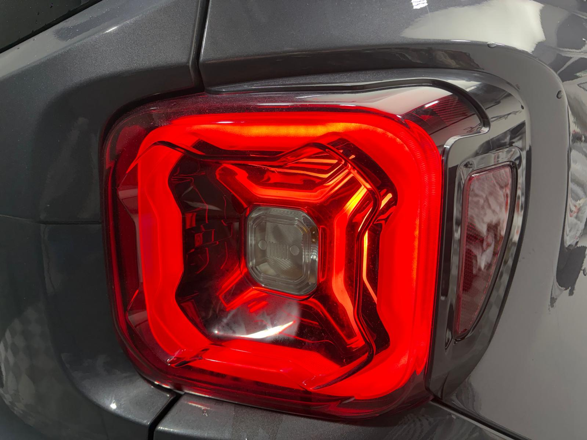 listing desktop thumbnail image 4