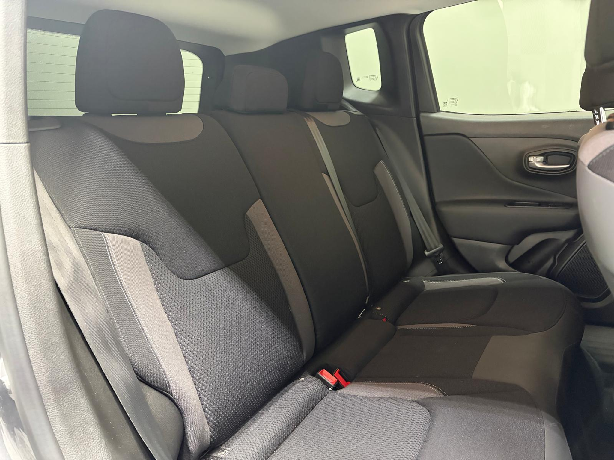 listing desktop thumbnail image 16